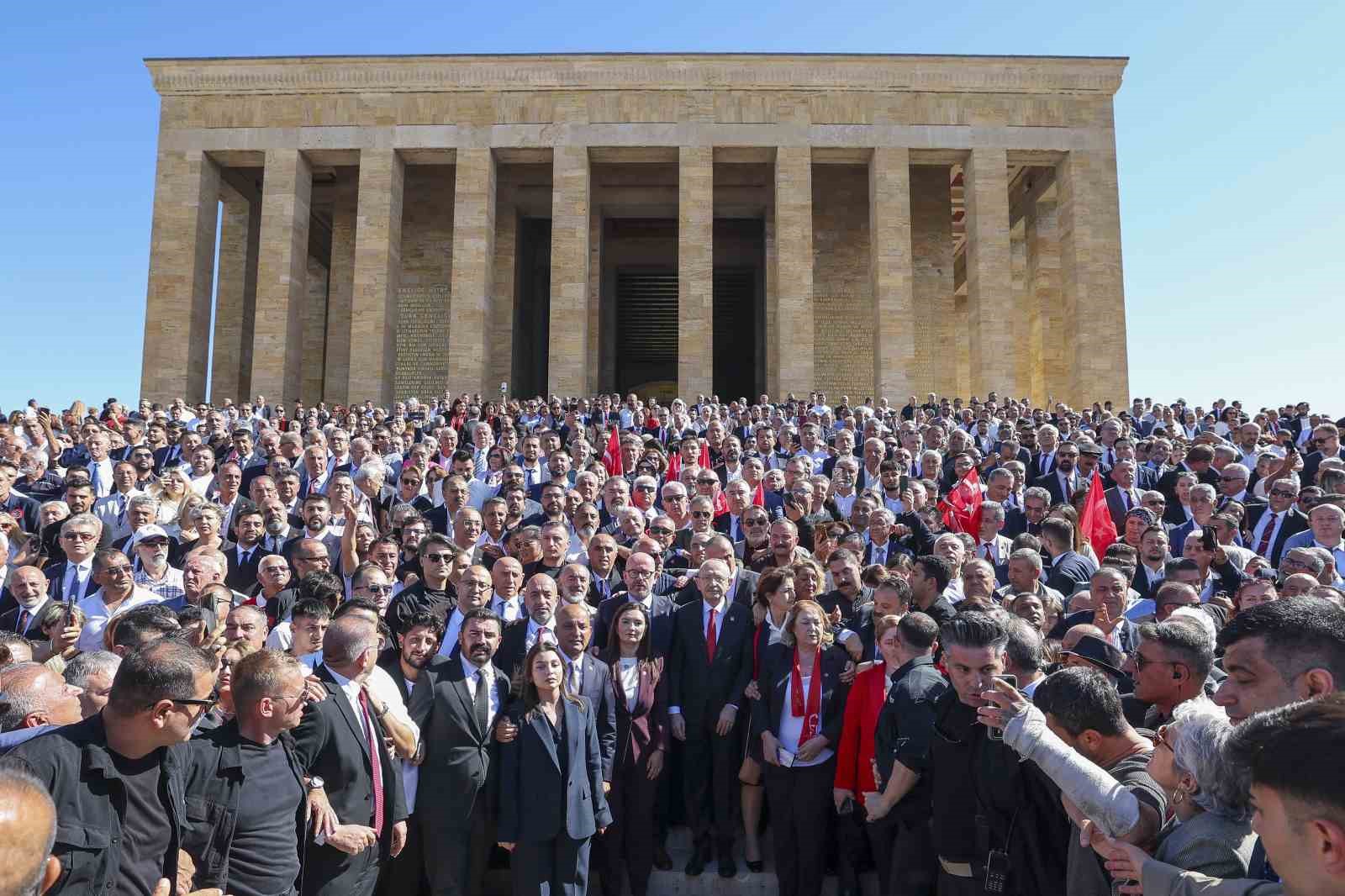 CHP GENEL BAŞKANI KILIÇDAROĞLU ANITKABİR’İ ZİYARET ETTİ