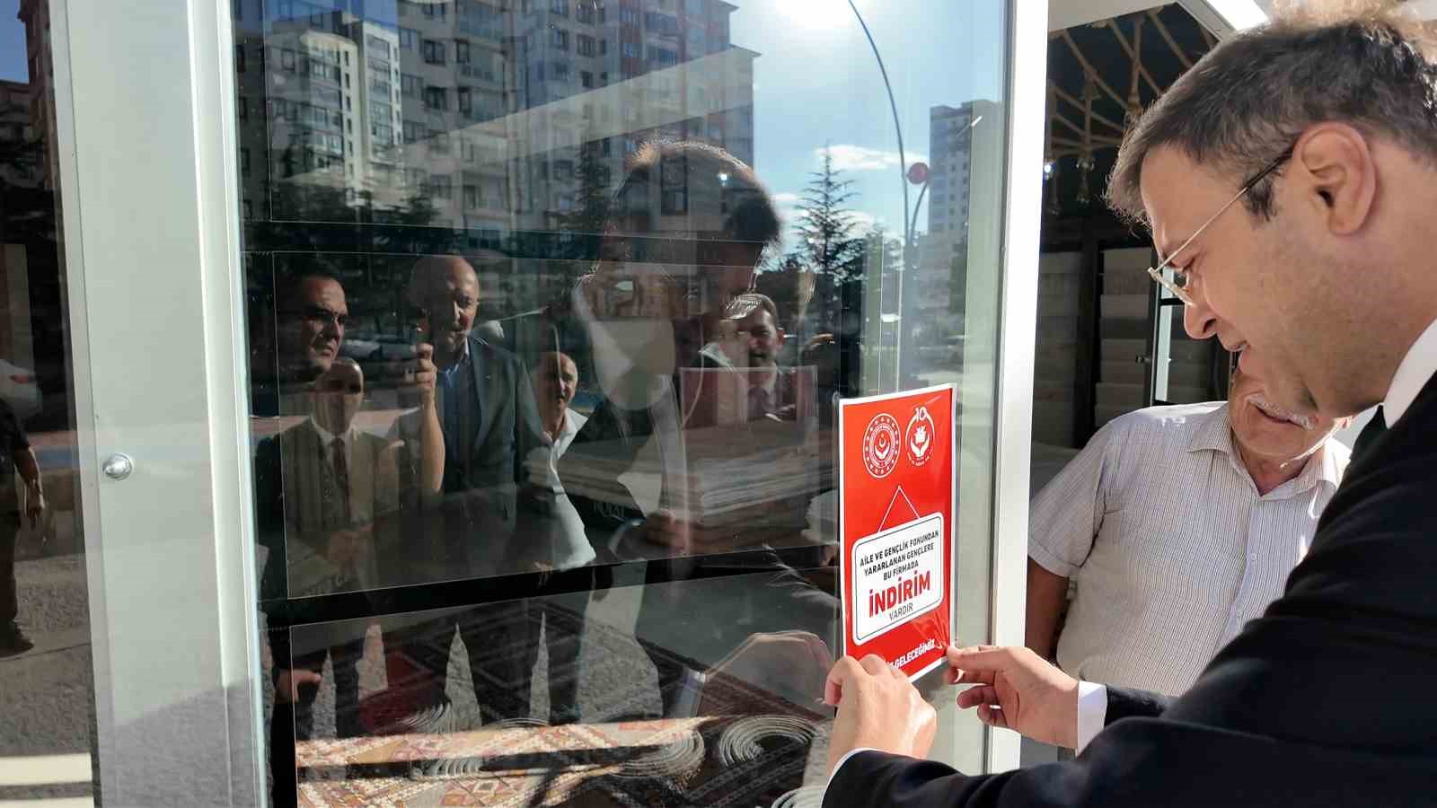 NİĞDE’DE EVLENECEK GENÇLERE ESNAFTAN DESTEK ELİ