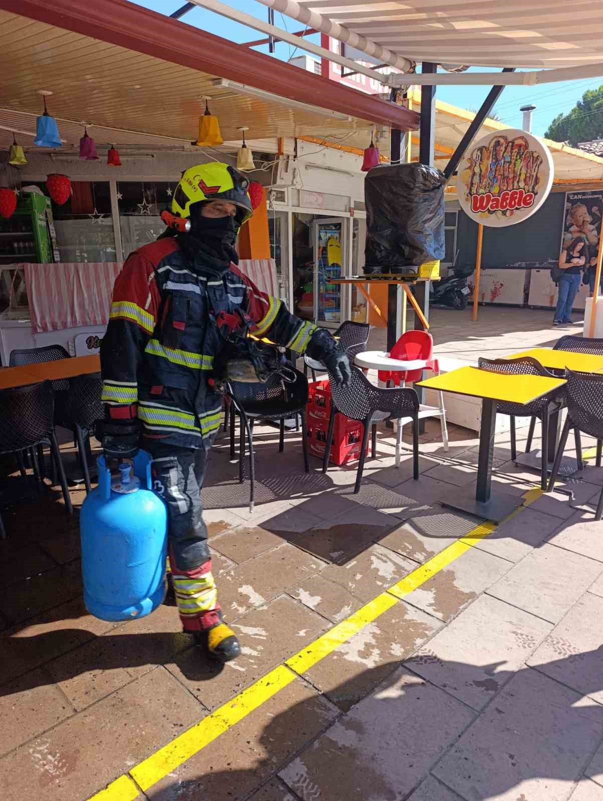 BURHANİYE’DE İŞYERİ YANGINI PANİĞE NEDEN OLDU