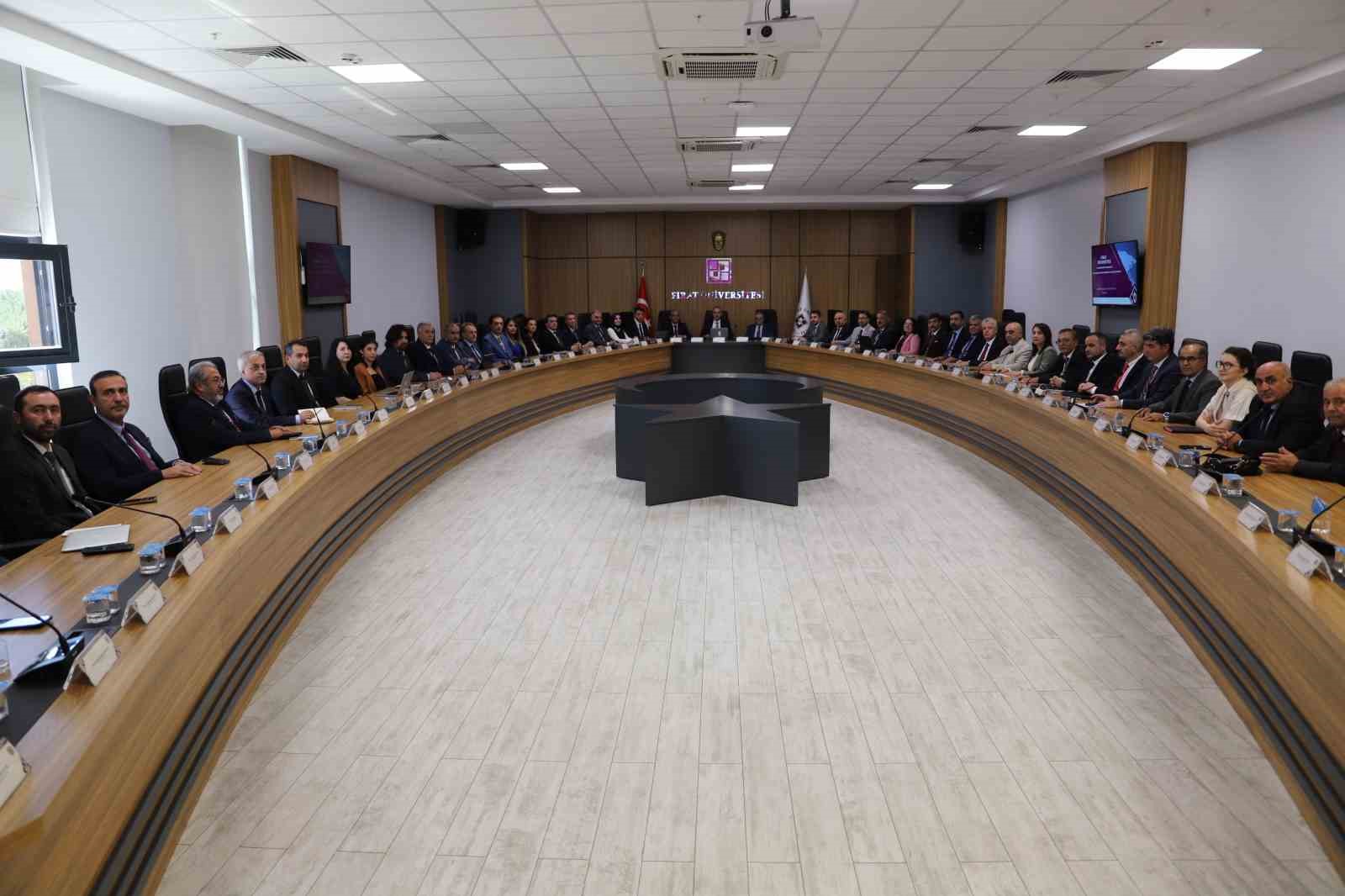 FÜ’DE YENİ EĞİTİM ÖĞRETİM YILI HAZIRLIKLARI DEĞERLENDİRİLDİ