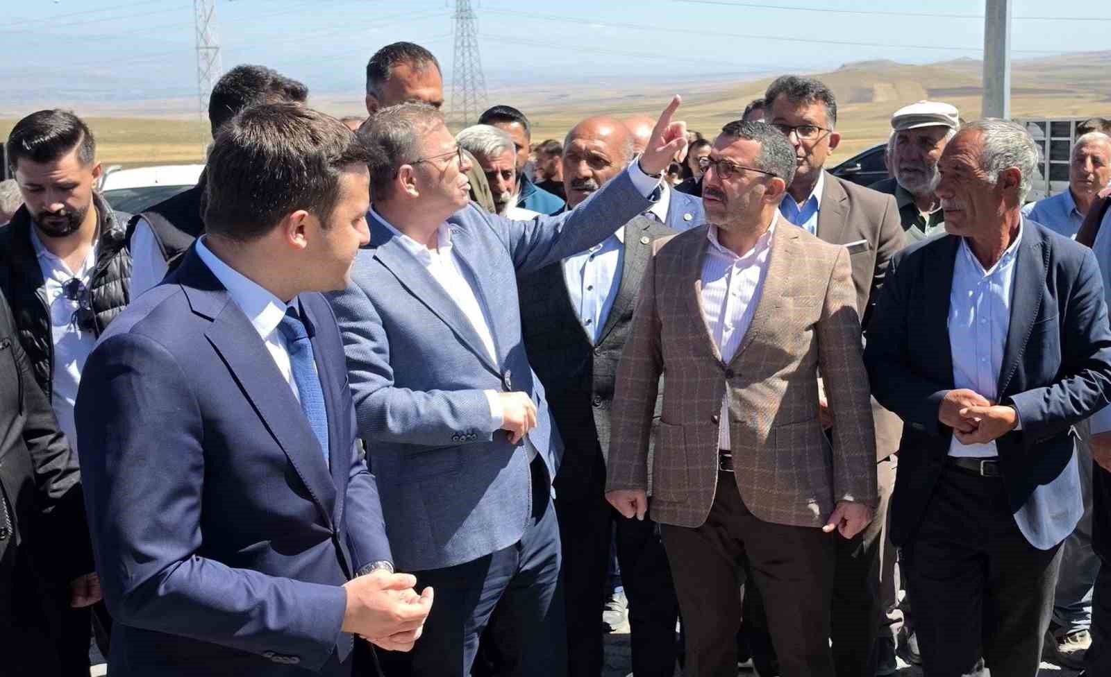 KARS’TA KÖY YOLLARINDA BETON YOL DÖNEMİ: VALİ POLAT VE MİLLETVEKİLİ ÇALKIN YAĞLICA’DA İNCELEMELERDE BULUNDU