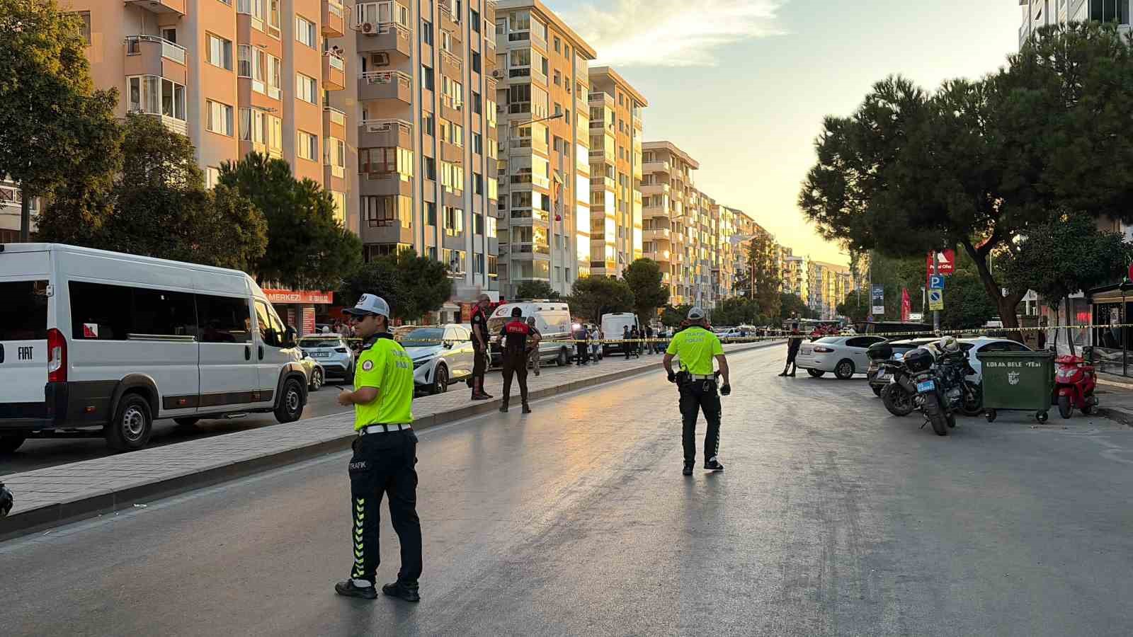 GÜVENLİK GÖREVLİSİNİN SİLAHIYLA 5 KİŞİYİ REHİN ALMIŞ