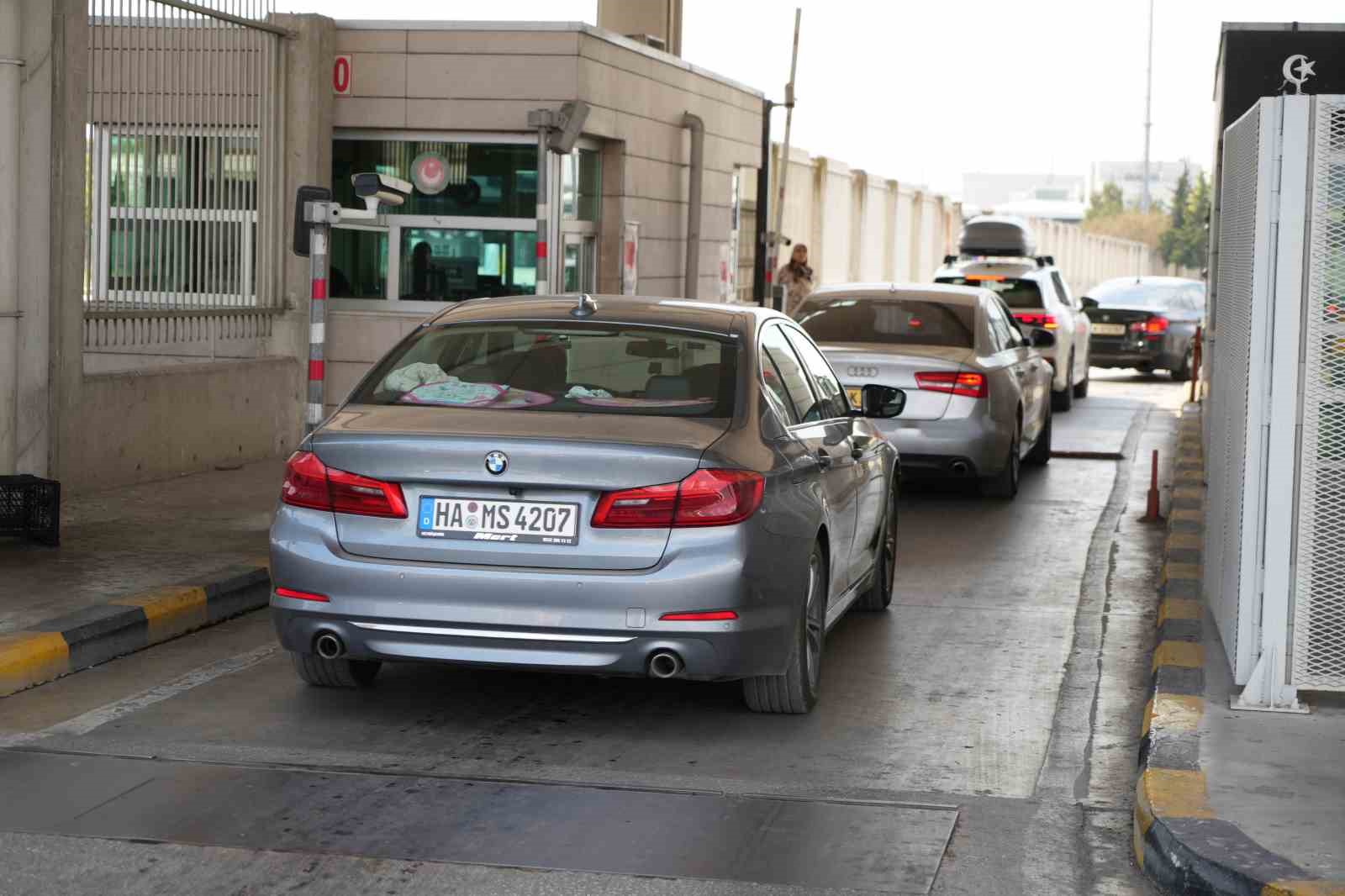 GURBETÇİLERİN AVRUPA’YA DÖNÜŞ YOLUNDA HÜZÜNLÜ VEDASI