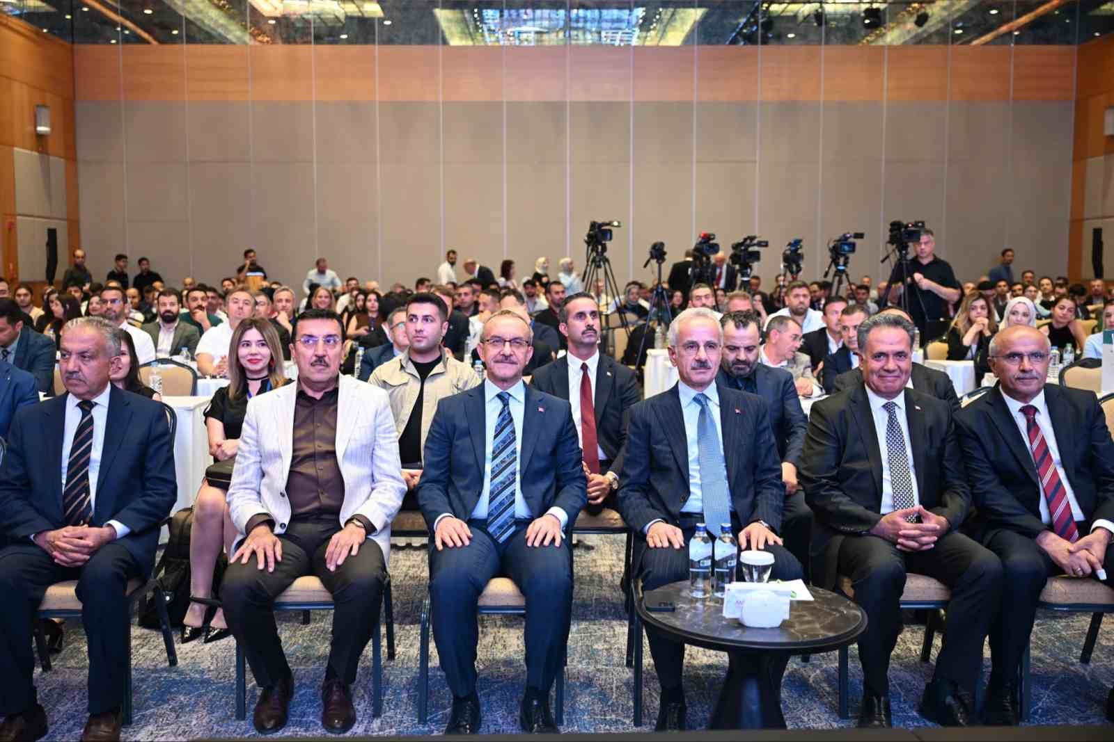 BAKAN URALOĞLU:" ORGAN NAKİLLERİNDE SANİYELER BİLE HAYATİ ÖNEM TAŞIYOR"