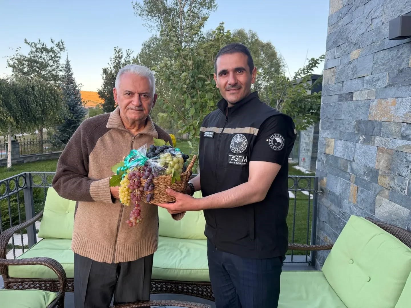 BİNALİ YILDIRIM’A ERZİNCAN’DAKİ TARIMSAL AR-GE ÇALIŞMALARI ANLATILDI
