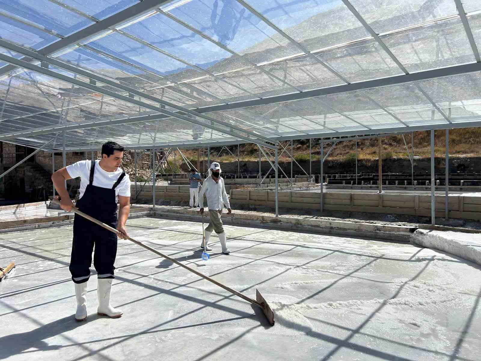KEMAH KAYMAKAMI TUTAY, TUZ HASADINA KATILDI