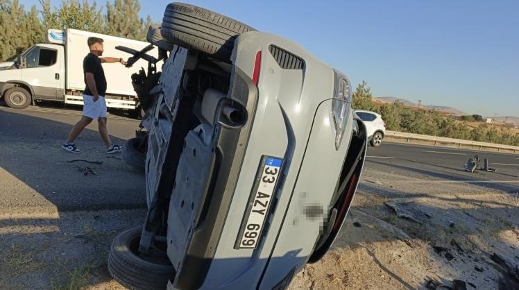 SİVRİHİSAR’DA KONTROLDEN ÇIKAN OTOMOBİL YAN YATTI: 1 YARALI