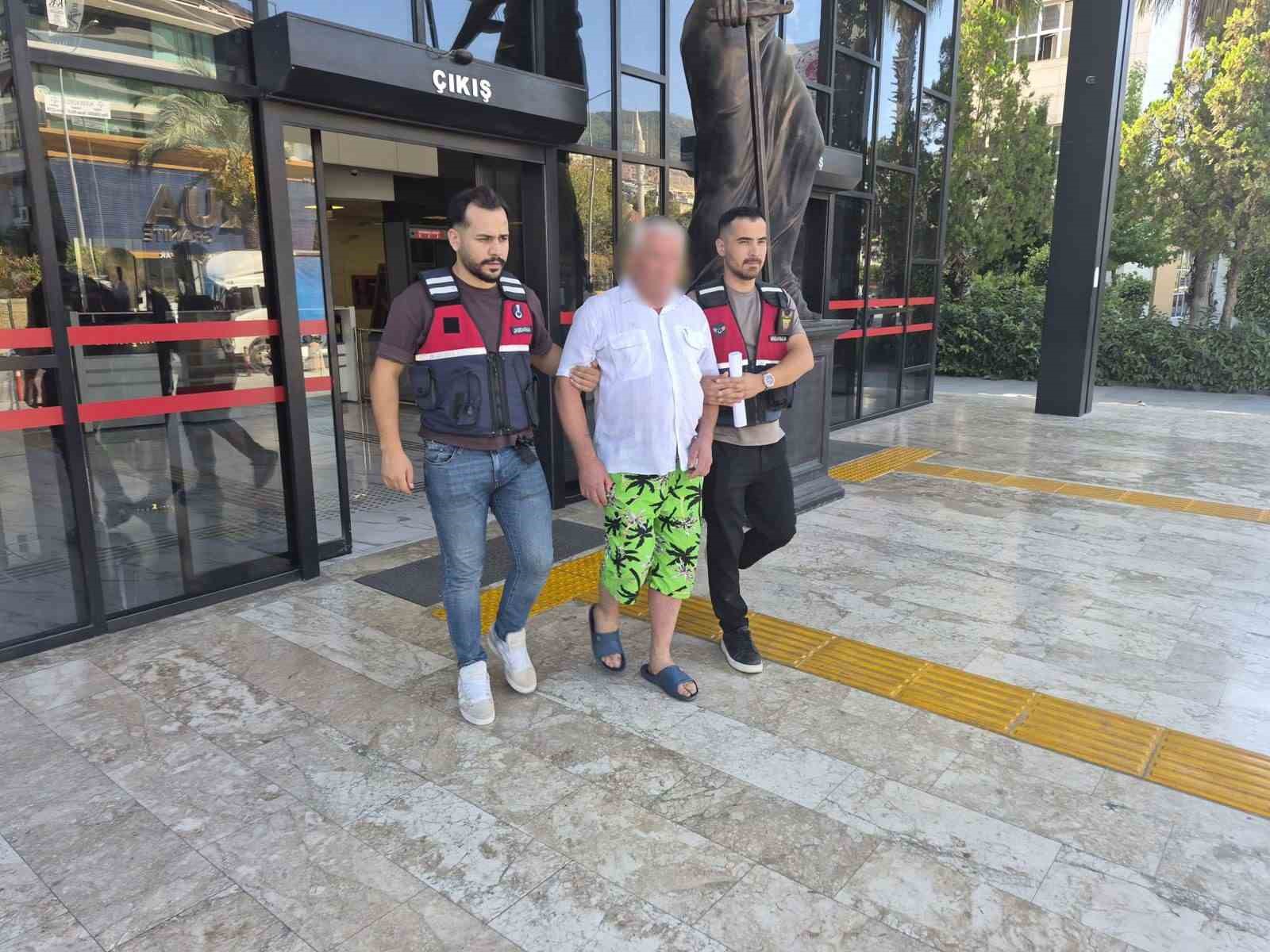 ALANYA’DA KADIN PERSONELE TACİZ İDDİASIYLA RUS TURİST TUTUKLANDI