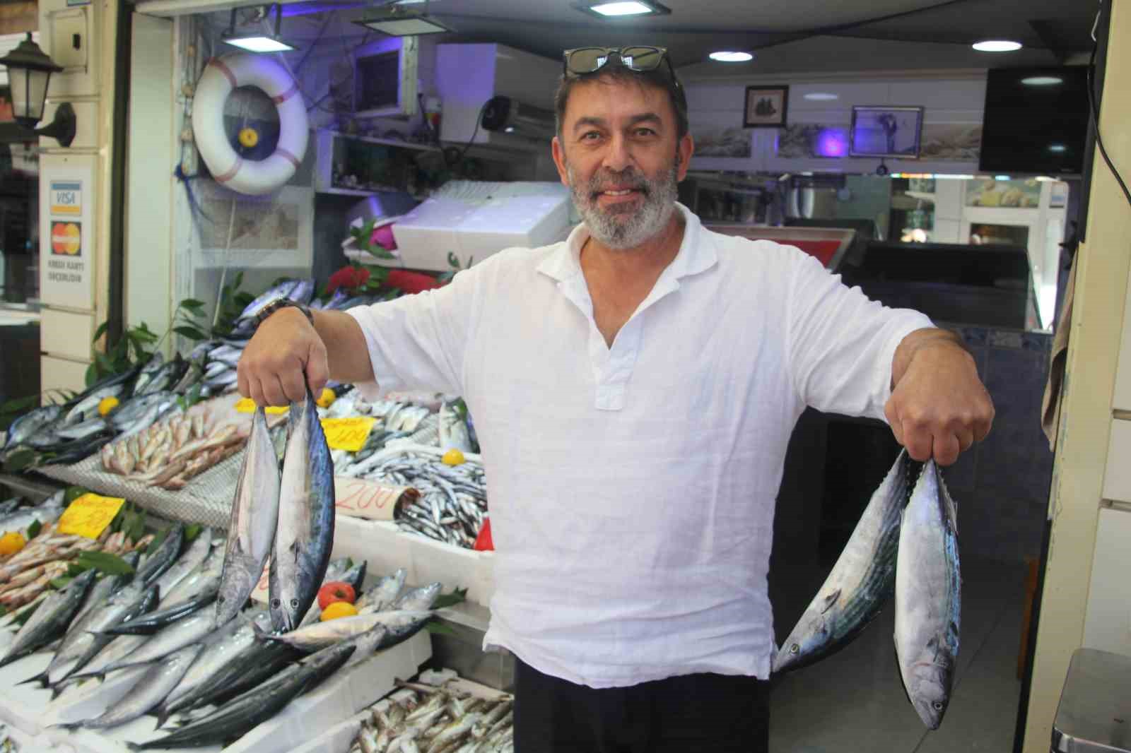 PALAMUT BOLLUĞU TEZGAHLARA YANSIDI: 600 GRAM BALIK 100 LİRA
