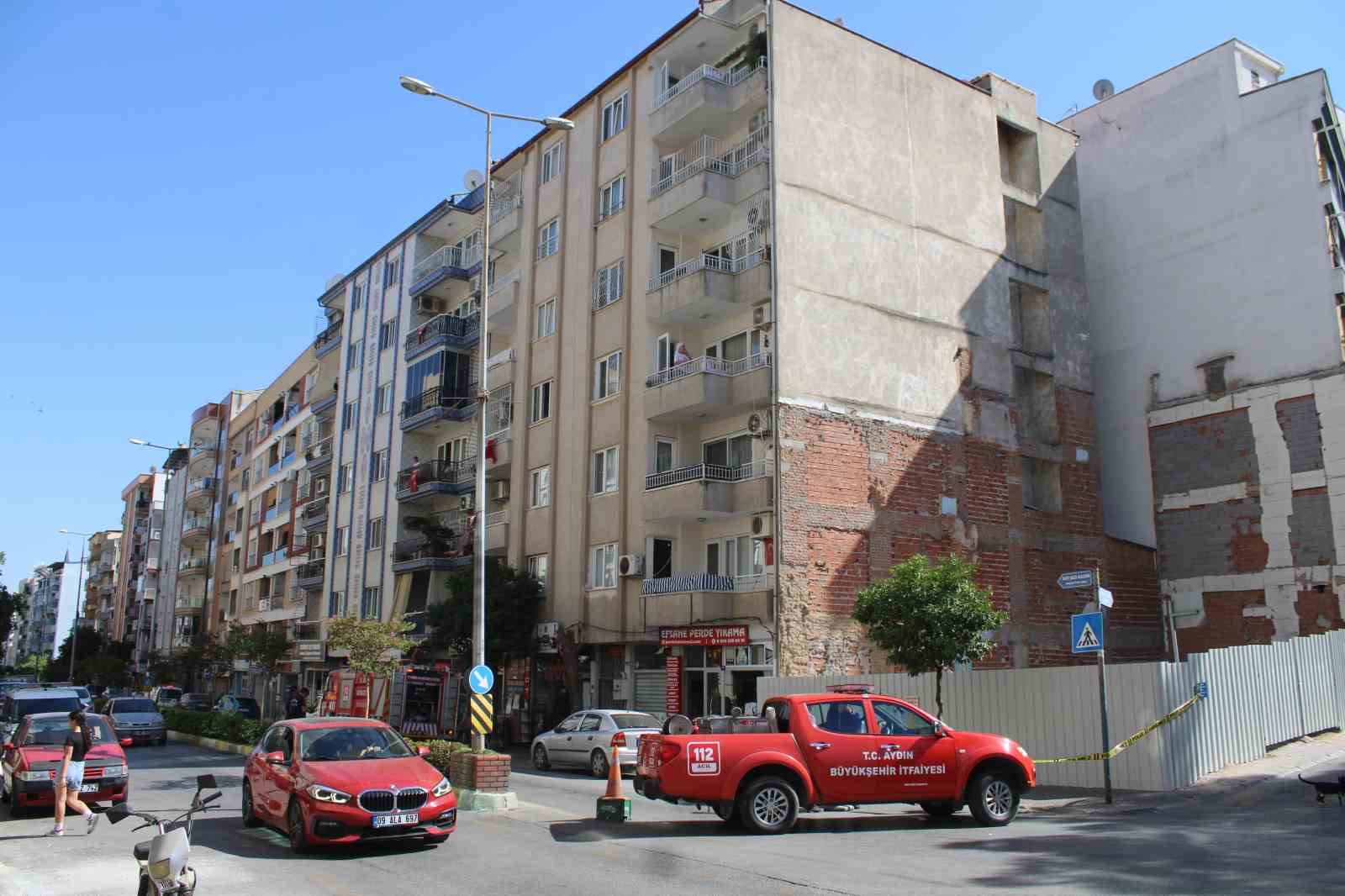 EFELER’DE DOĞAL GAZ KAÇAĞI PANİĞİ, 6 KATLI BİNA TAHLİYE EDİLDİ
