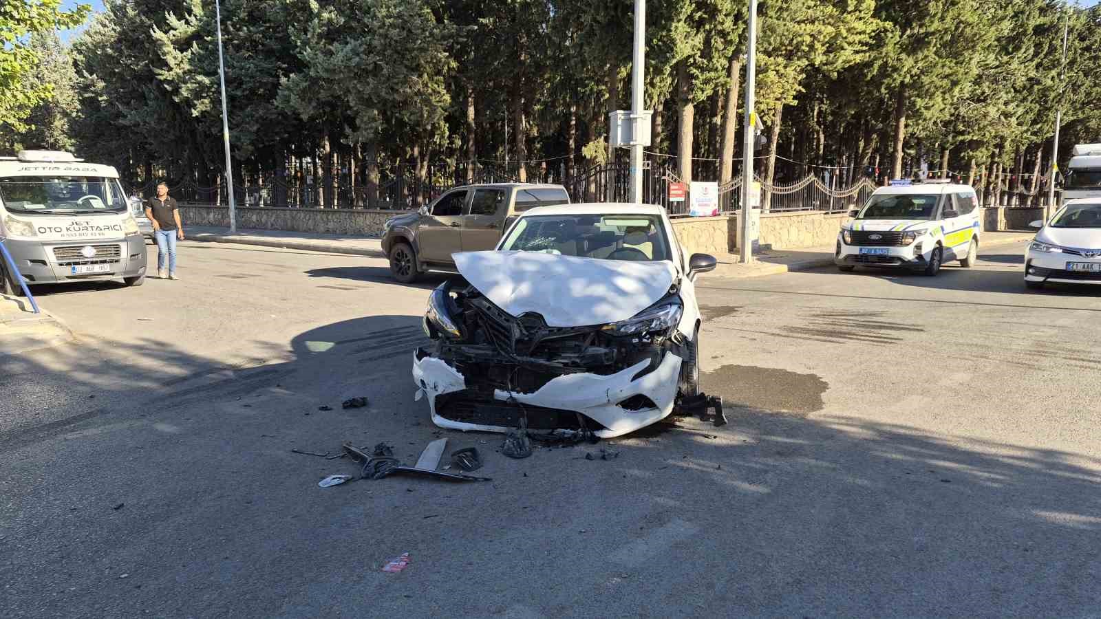 ADIYAMAN’DA 2 OTOMOBİL ÇARPIŞTI: 1 YARALI