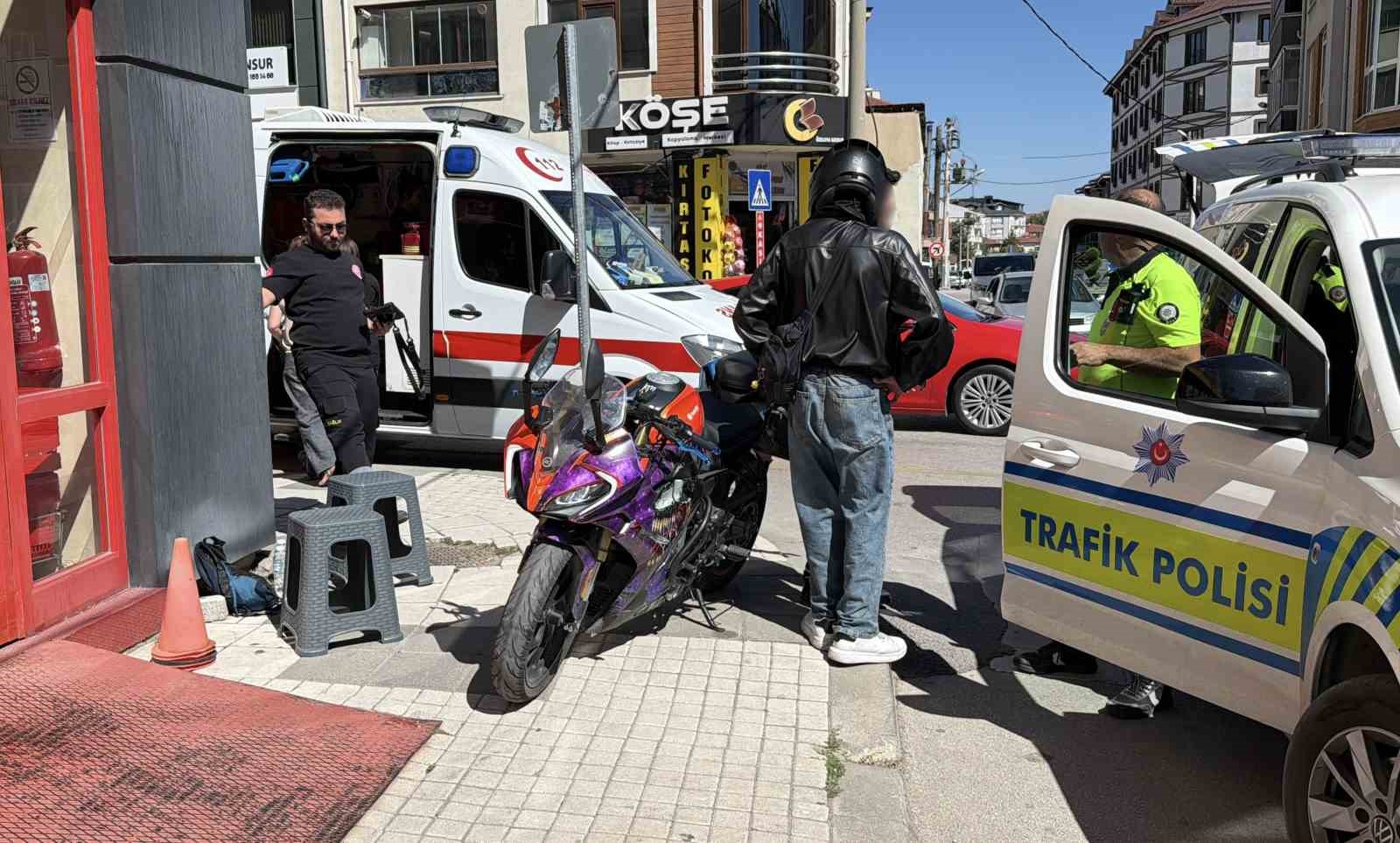 BOLU’DA OTOMOBİL İLE MOTOSİKLET ÇARPIŞTI: 2 HAFİF YARALI