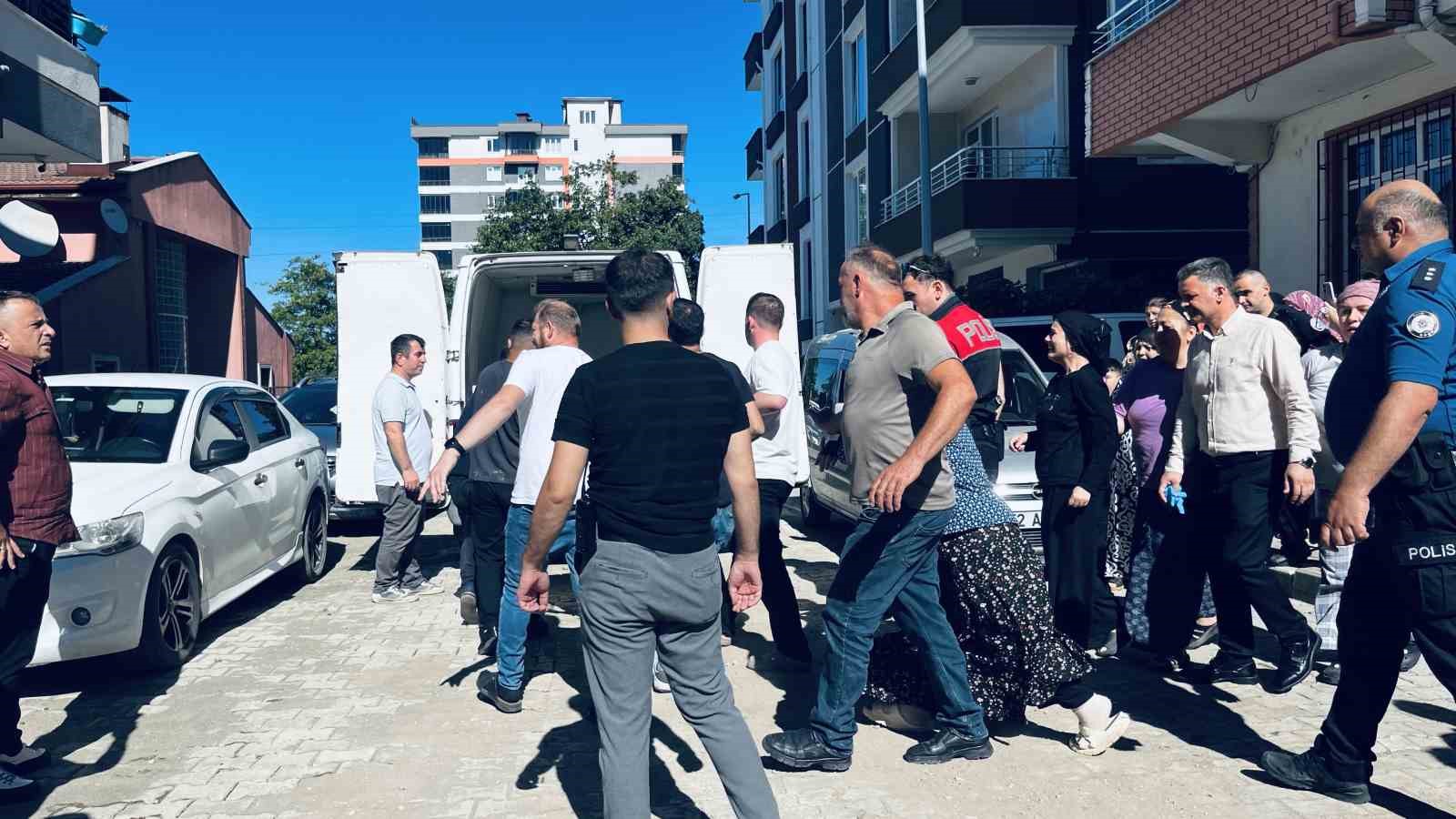 ÜNYE’DE BELEDİYE PERSONELİ, EVİNDE ÖLÜ BULUNDU