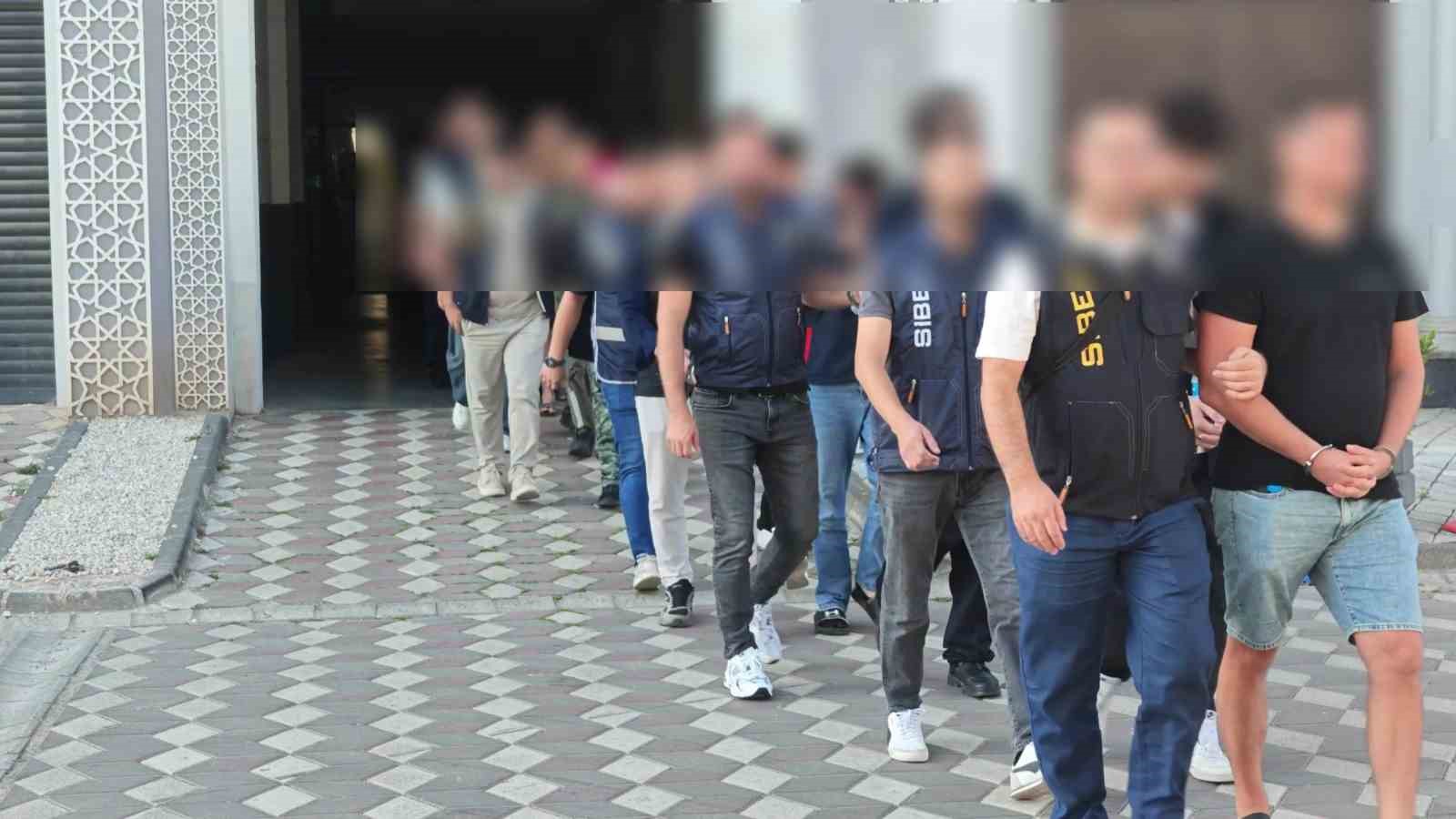 BORSA YATIRIMI VAADİYLE 4,5 MİLYON LİRALIK VURGUN: 8 TUTUKLAMA