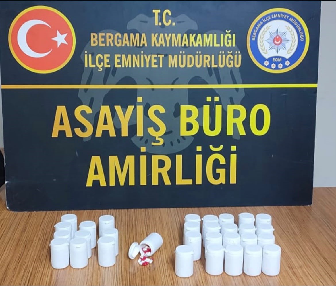 İZMİR’DE UYUŞTURUCU OPERASYONUNDA 2 ŞÜPHELİ TUTUKLANDI