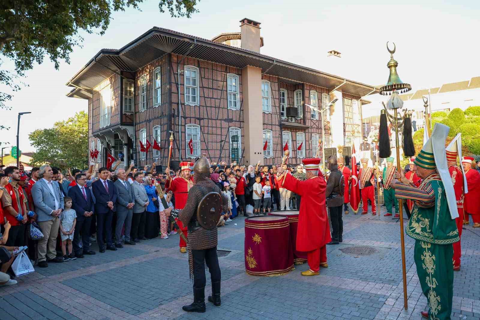 KURTULUŞ COŞKUSU TARİHİ BELEDİYE BİNASI’NA TAŞINDI