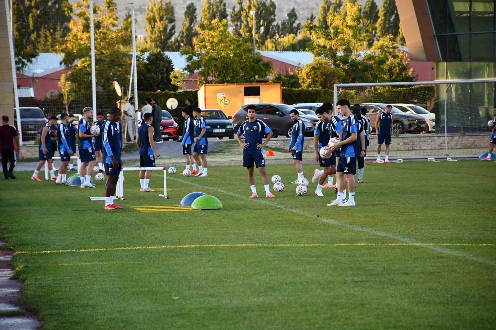 KAYSERİSPOR, İSTANBULSPOR MAÇI HAZIRLIKLARINA BAŞLADI