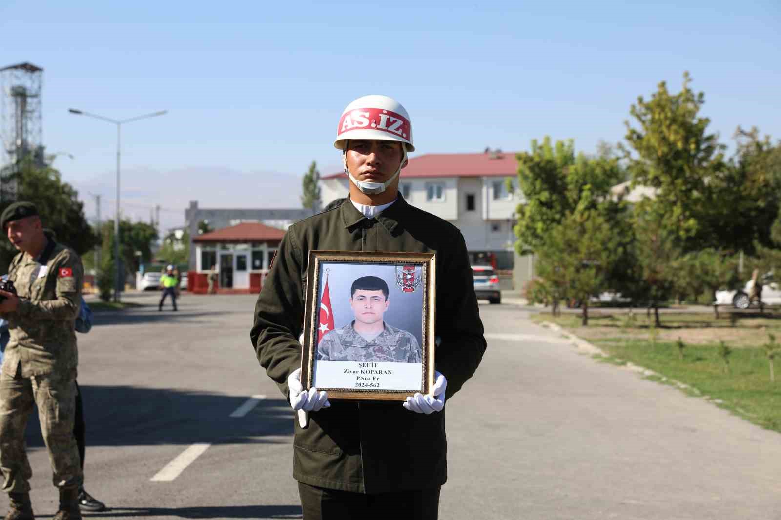 IĞDIR’DA ASKERİ ARAÇ KAZASINDA ŞEHİT OLAN ASKER İÇİN TÖREN DÜZENLENDİ
