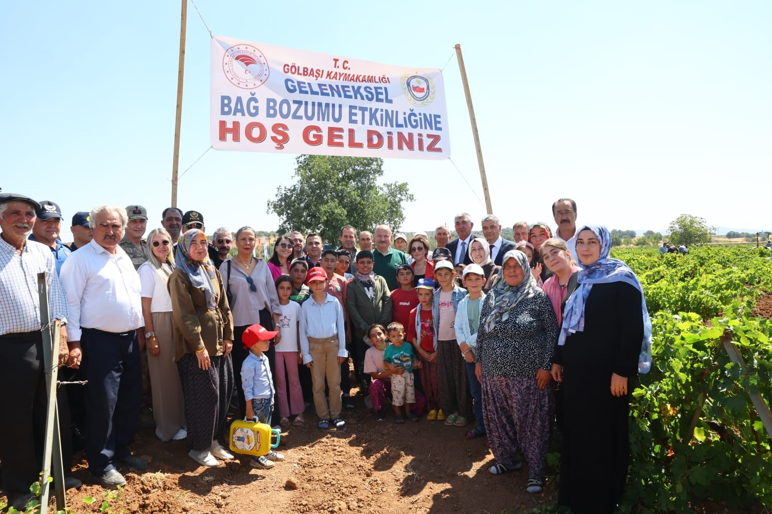 GÖLBAŞI’NDA BAĞ BOZUMU HEYECANI BAŞLADI