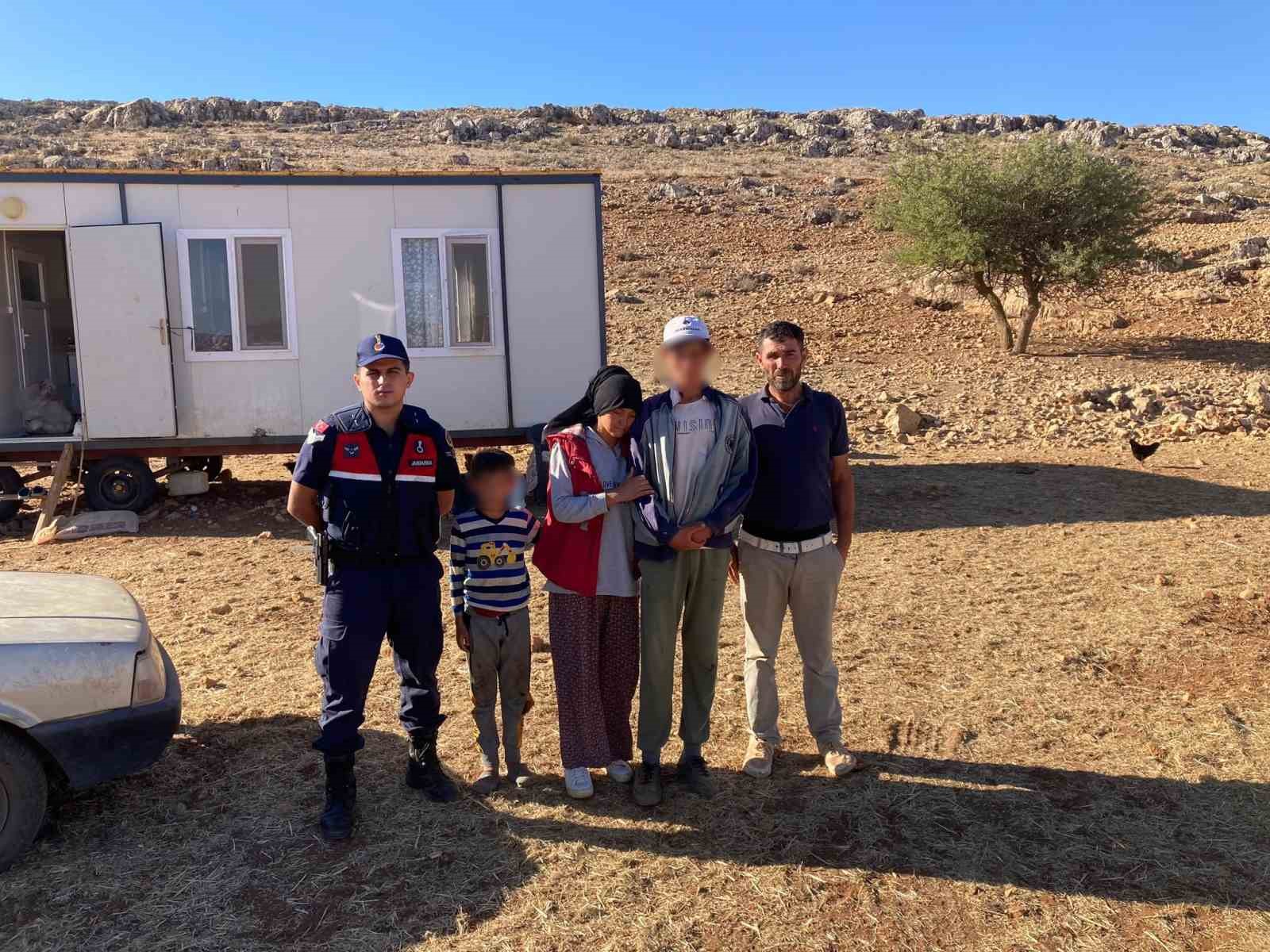 ANTALYA’DA 4 GÜNDÜR KAYIP OLARAK ARANAN 17 YAŞINDAKİ GENCİ JANDARMA BULDU