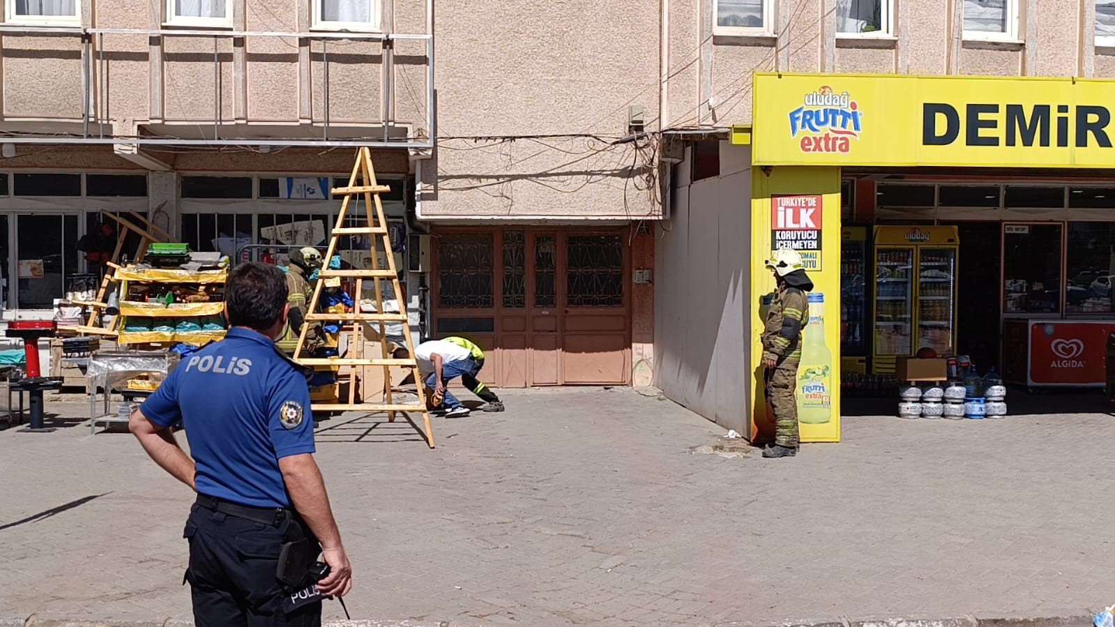 DOĞALGAZ BORUSUNDAKİ SIZINTI PANİĞE SEBEP OLDU: 6 KATLI APARTMAN TEDBİR AMAÇLI TAHLİYE EDİLDİ