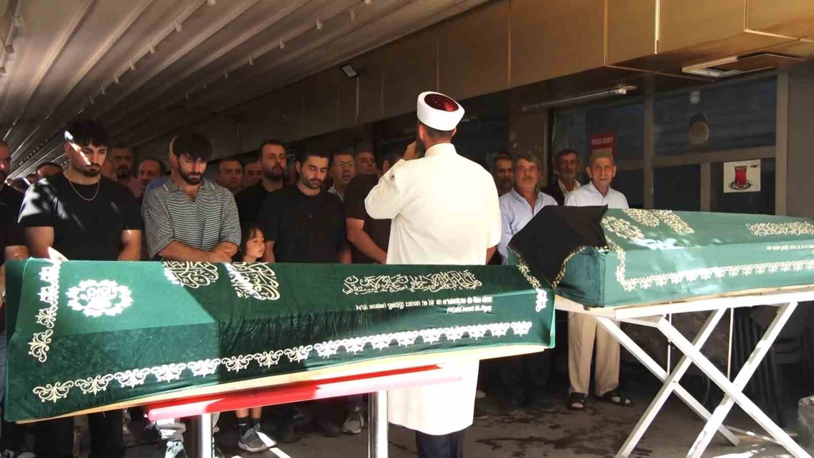 MALTEPE’DE KİRACILARI TARAFINDAN ÖLDÜRÜLEN EV SAHİBİ ÇİFT SON YOLCULUĞUNA UĞURLANDI