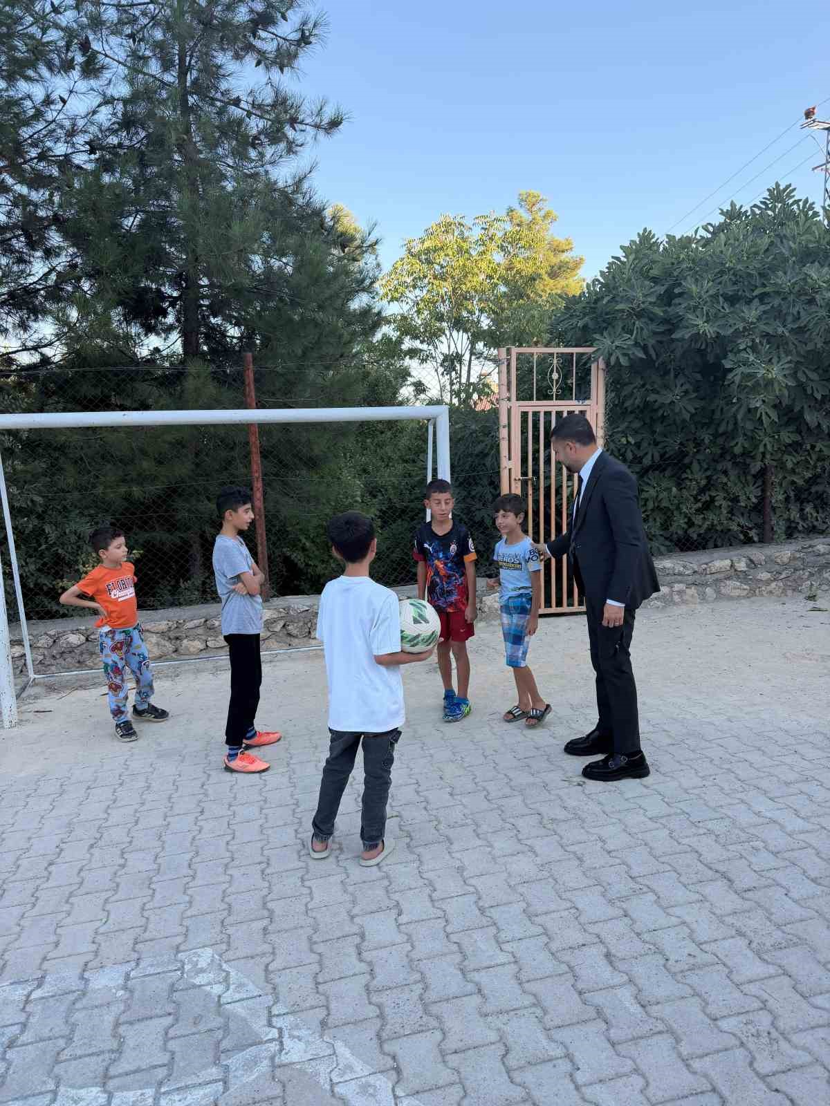 EĞİL’DE ÖĞRENCİLERE KIRTASİYE DESTEĞİ
