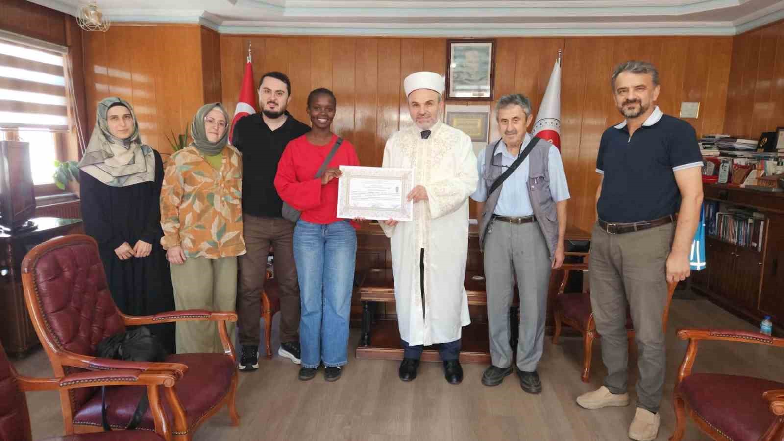 SAMSUN’A GELİN OLAN KENYALI ‘KOSGEİ’ MÜSLÜMAN OLDU, ’SILA’ İSMİNİ ALDI