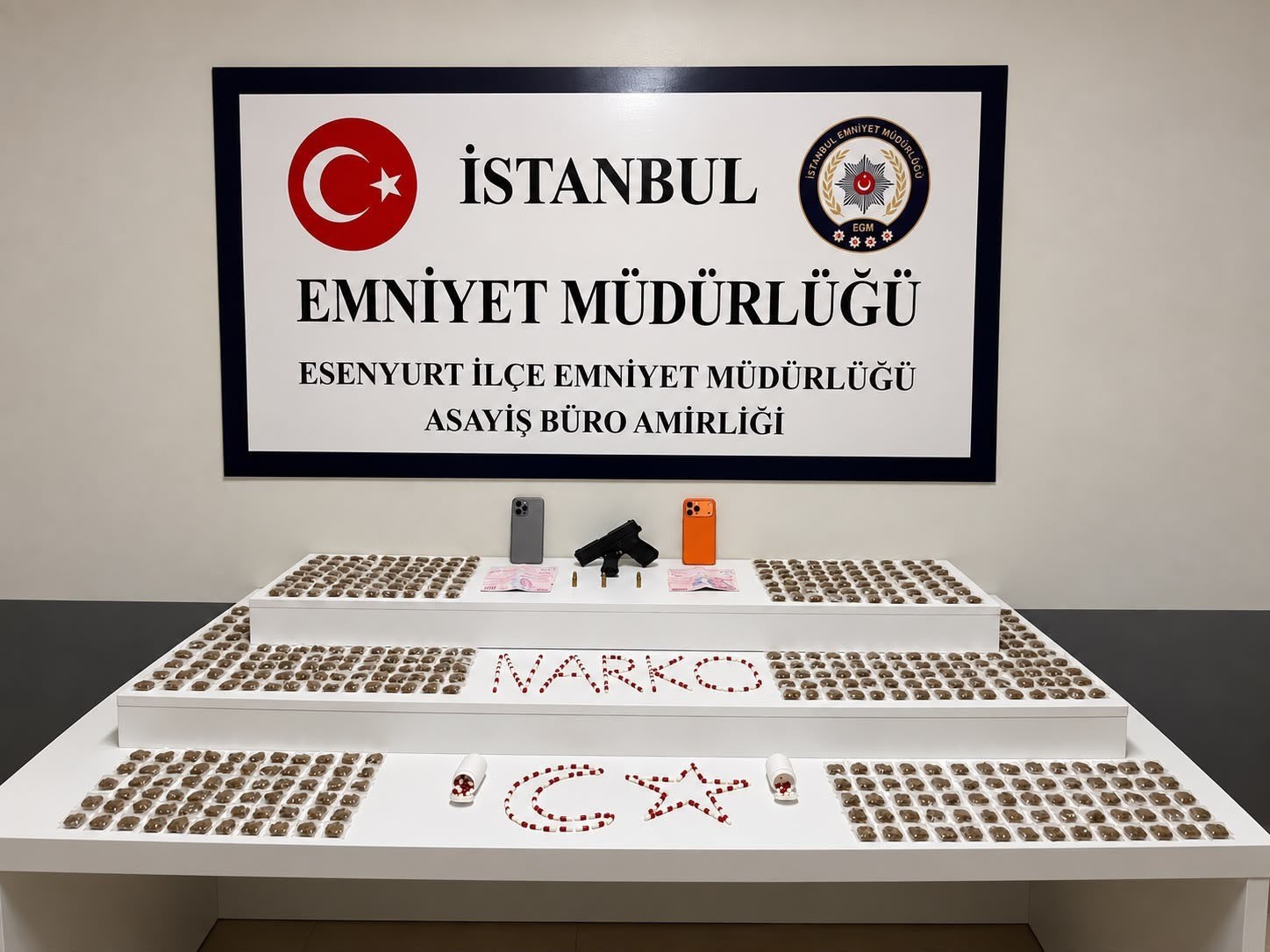 ESENYURT’TA ŞÜPHELİ ARAÇTAN UYUŞTURUCU ÇIKTI: 2 GÖZALTI