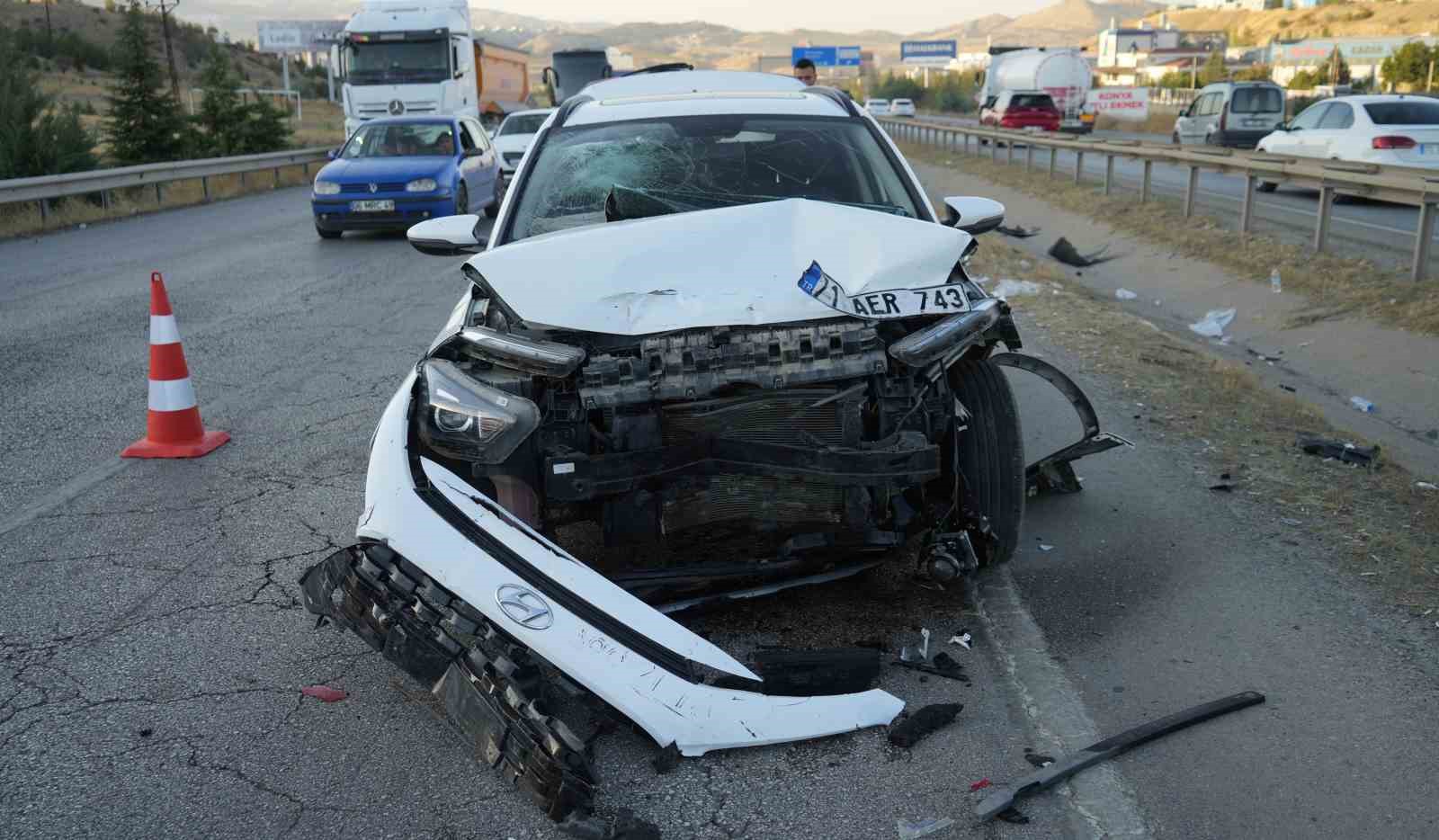KIRIKKALE’DE OTOMOBİLLER ÇARPIŞTI: 4 YARALI