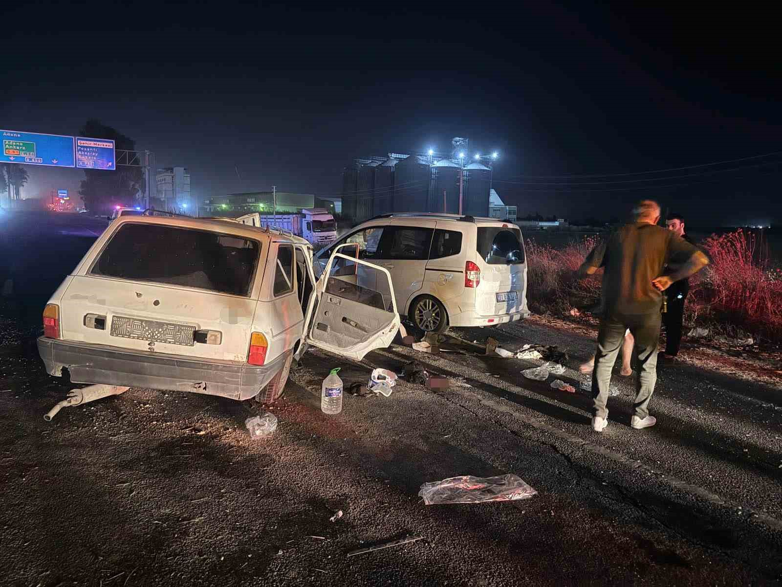 TARSUS’TA OTOMOBİL KARŞI ŞERİDE GEÇTİ: 1 ÇOCUK ÖLDÜ, 6 YARALI