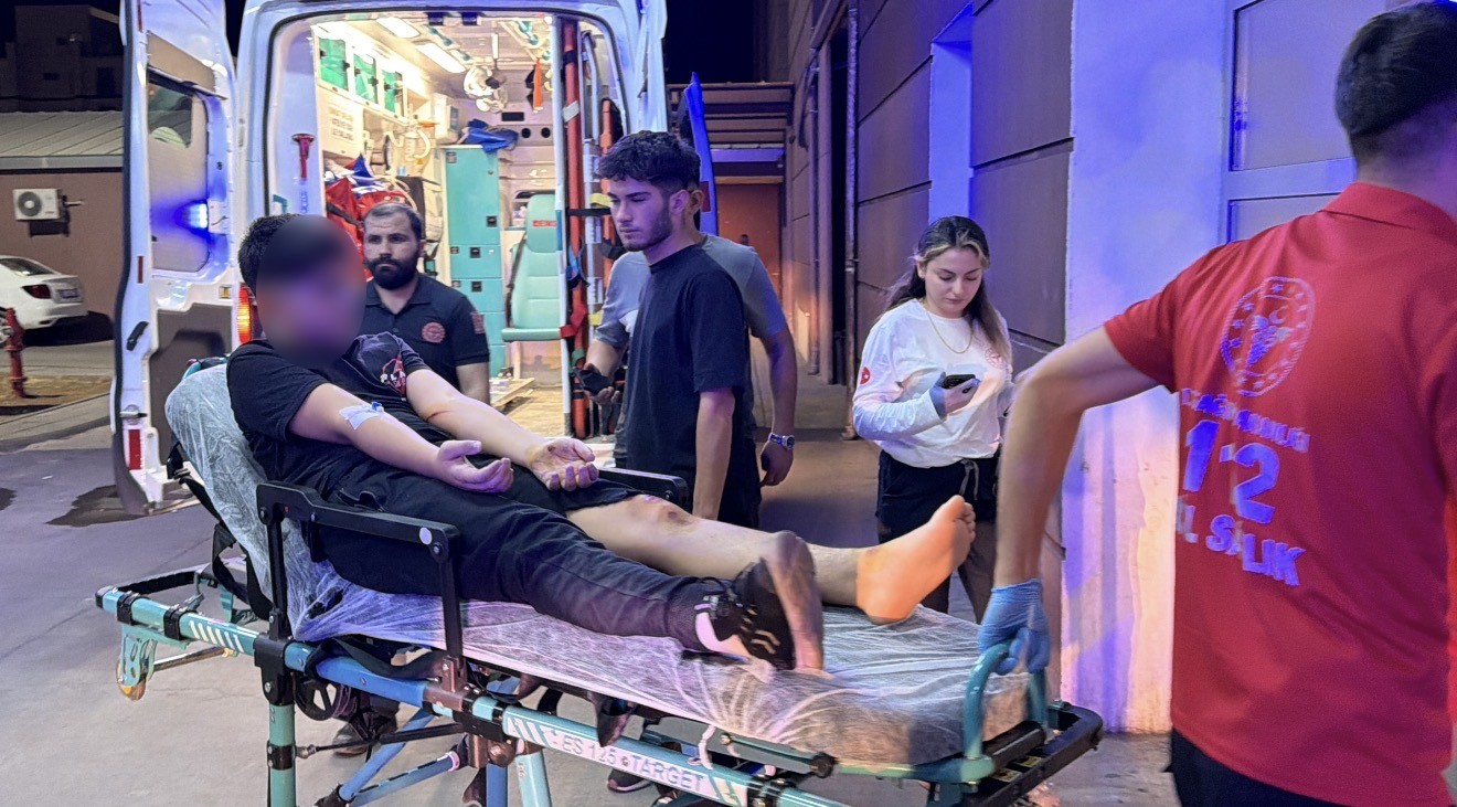 KONTROLDEN ÇIKAN MOTOSİKLET DEVRİLDİ: 1 YARALI