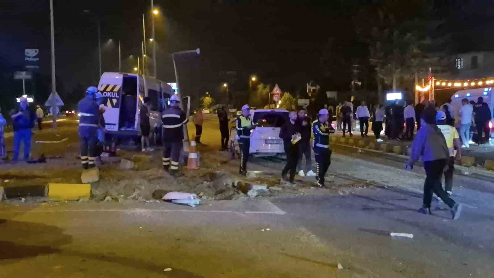 DÜĞÜN DÖNÜŞÜ FECİ KAZA: 21 YARALI!
