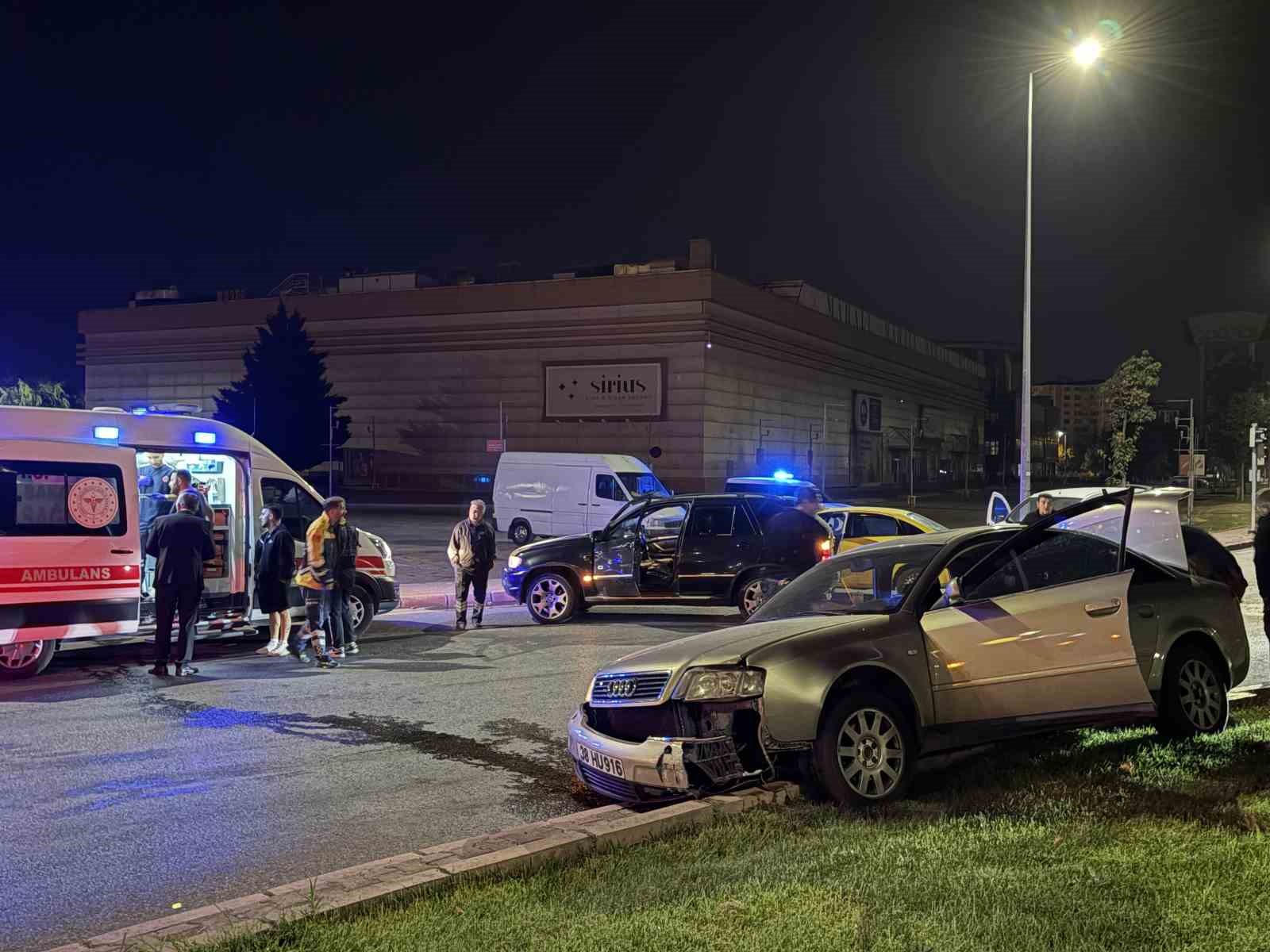 KAYSERİ’DE TİCARİ TAKSİ OTOMOBİL İLE ÇARPIŞTI: 1 YARALI