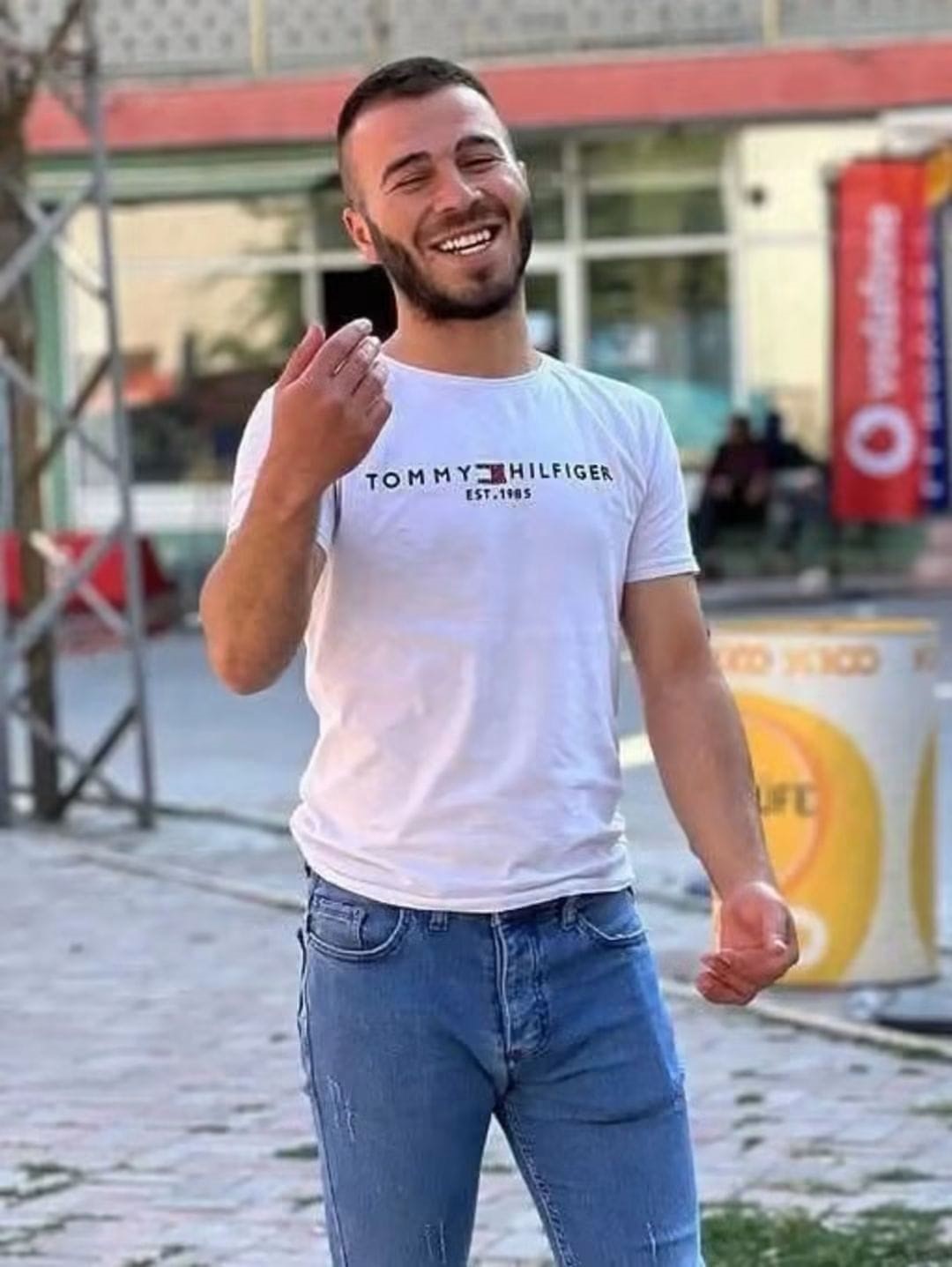 OTOMOBİLİN ÇARPTIĞI GENÇ HAYATINI KAYBETTİ
