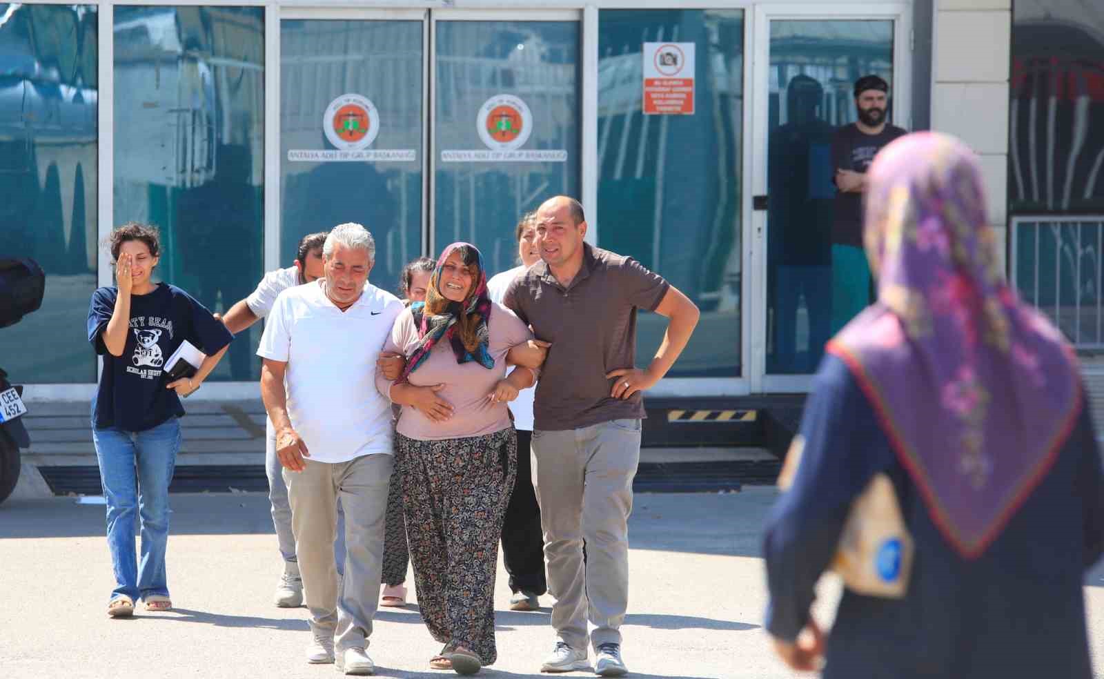 18 YAŞINDAKİ MOTOSİKLETLİ GENÇ KAZADA HAYATINI KAYBETTİ CENAZEYİ ALAN AİLE GÖZYAŞLARINA BOĞULDU