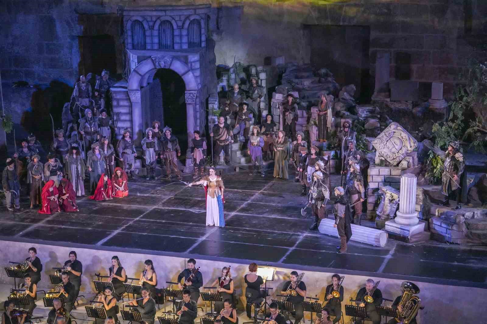 33. ULUSLARARASI ASPENDOS OPERA VE BALE FESTİVALİ ’ATTİLA’ İLE BAŞLADI