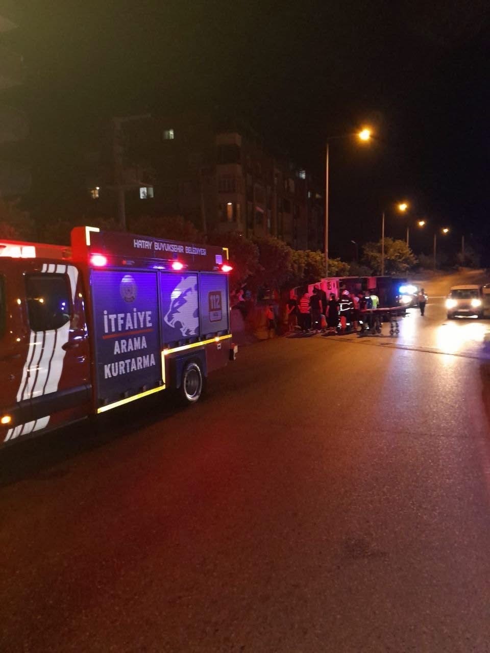 BELEN’DE DEVRİLEN KAMYONUN SÜRÜCÜSÜ YARALANDI