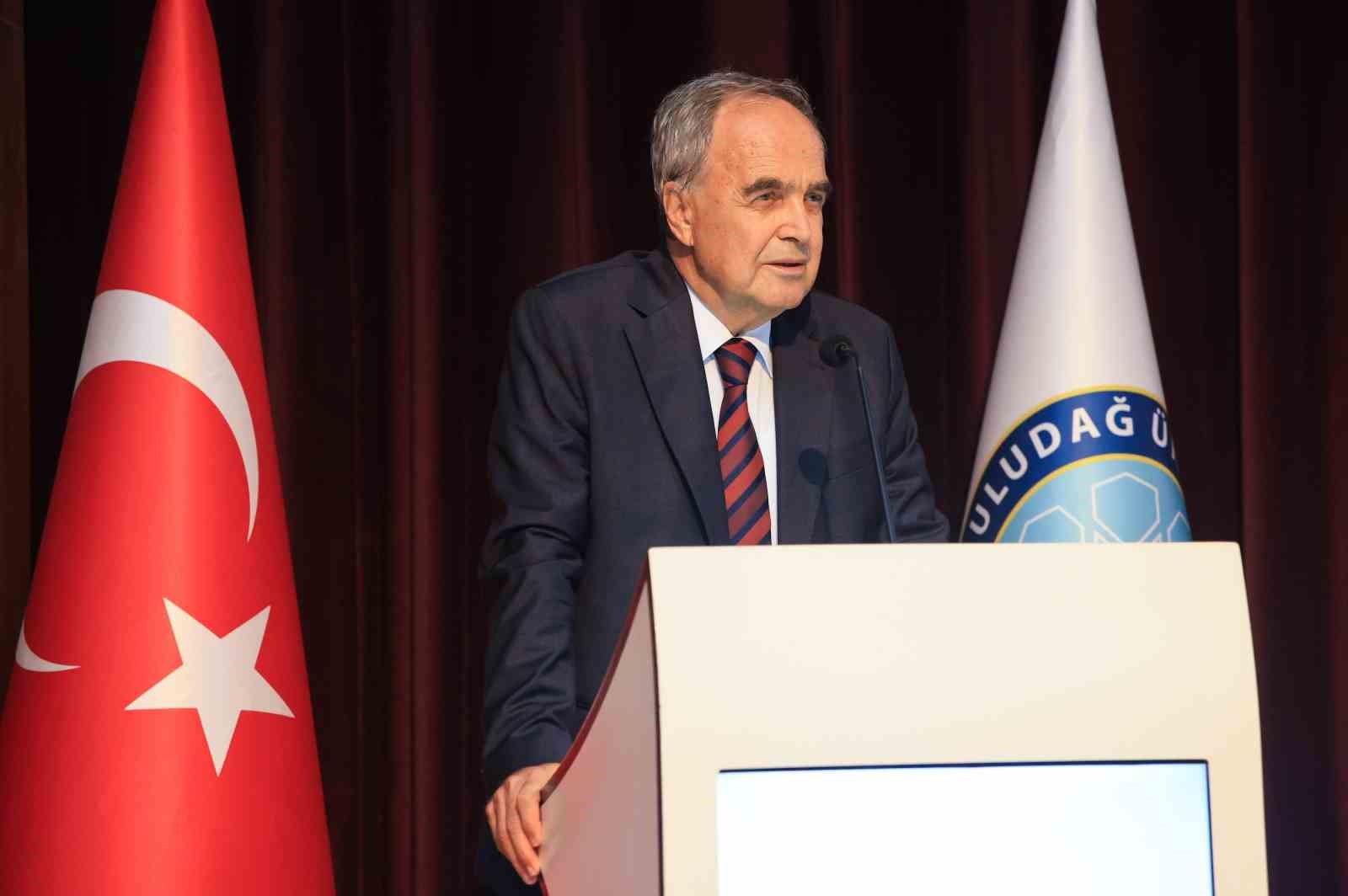 BUÜ TIP FAKÜLTESİNDE YENİ EĞİTİM-ÖĞRETİM YILI İLK DERS TÖRENİYLE BAŞLADI