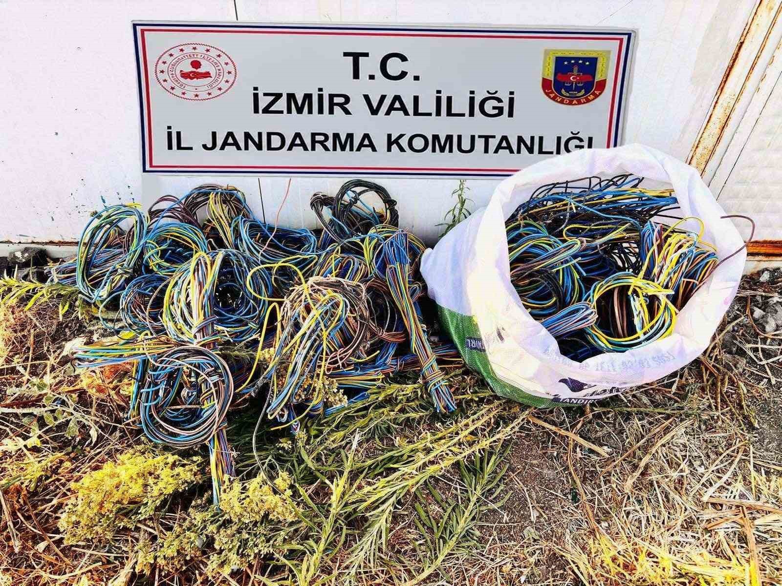 700 BİN TL’LİK KABLO HIRSIZLARI SUÇÜSTÜ YAKALANDI