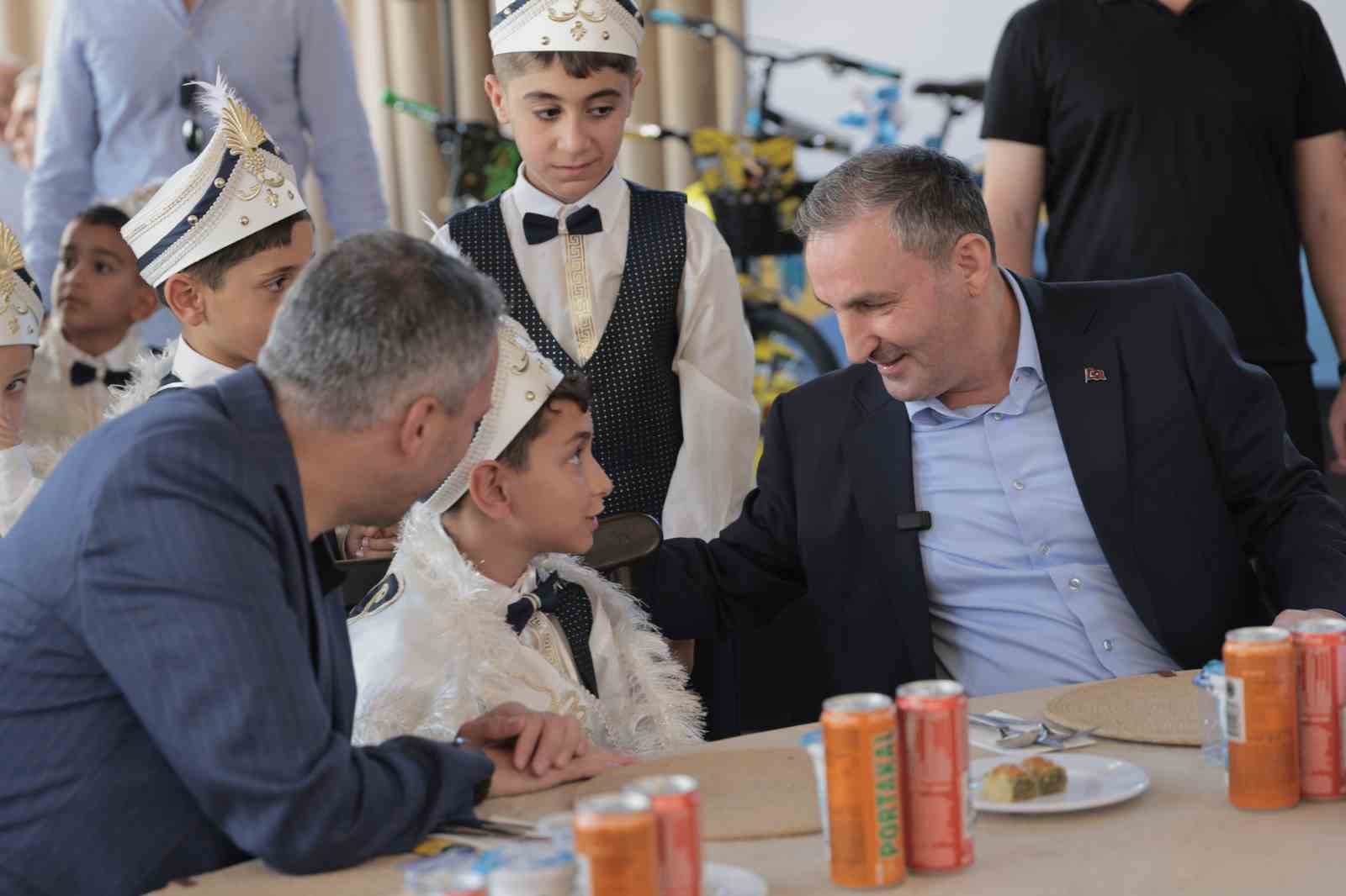SULTANBEYLİ’DE SÜNNET TÖRENİ COŞKUSU