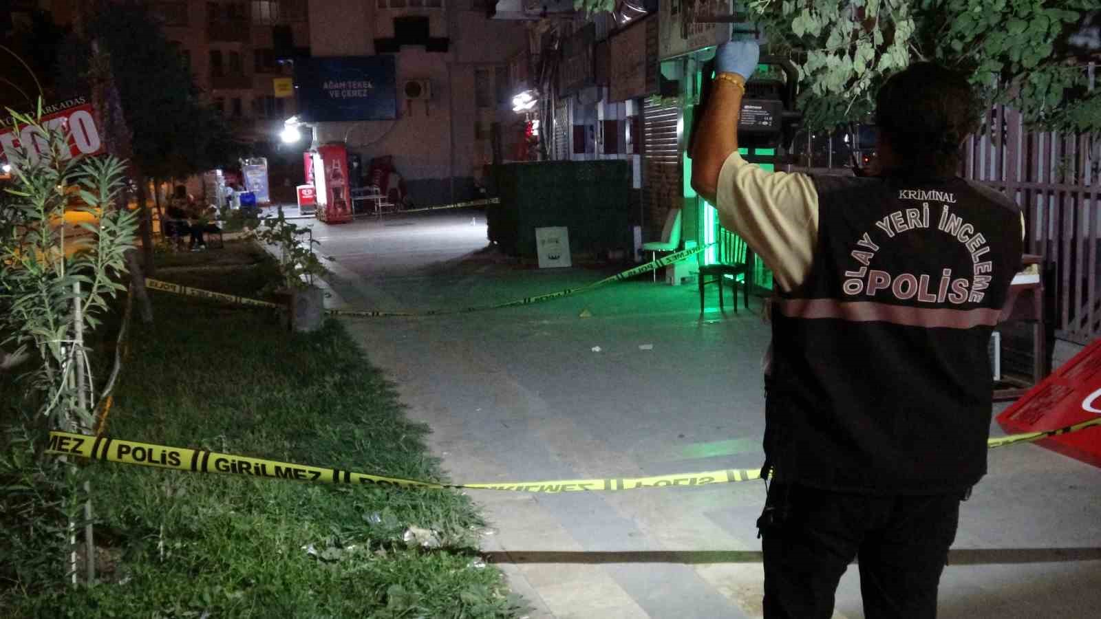 21 YAŞINDAKİ GENÇ BIÇAKLI KAVGADA AĞIR YARALANDI