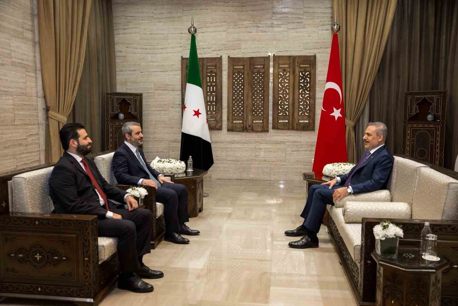 BAKAN FİDAN, SURİYELİ MEVKİDAŞI ŞEYBANİ VE SURİYE İÇİŞLERİ BAKANI HATTAB İLE ÜÇLÜ GÖRÜŞME GERÇEKLEŞTİRDİ