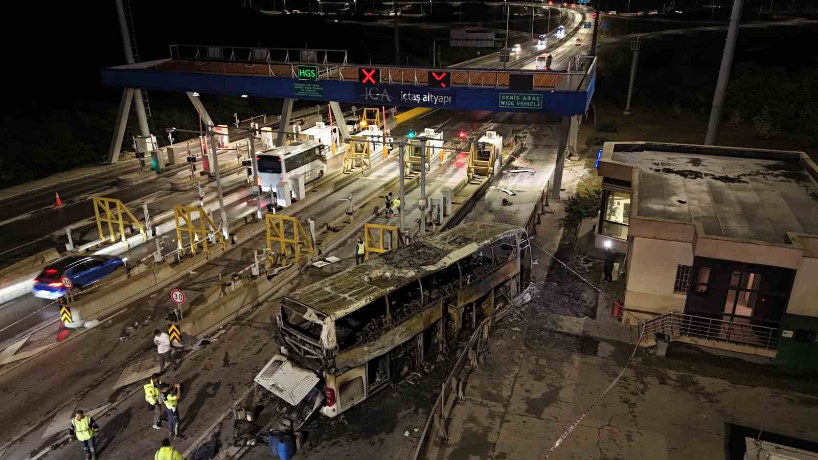 OTOBÜS YANGINININ ARDINDAN EKİPLERİN ÇALIŞMASI HAVADAN GÖRÜNTÜLENDİ