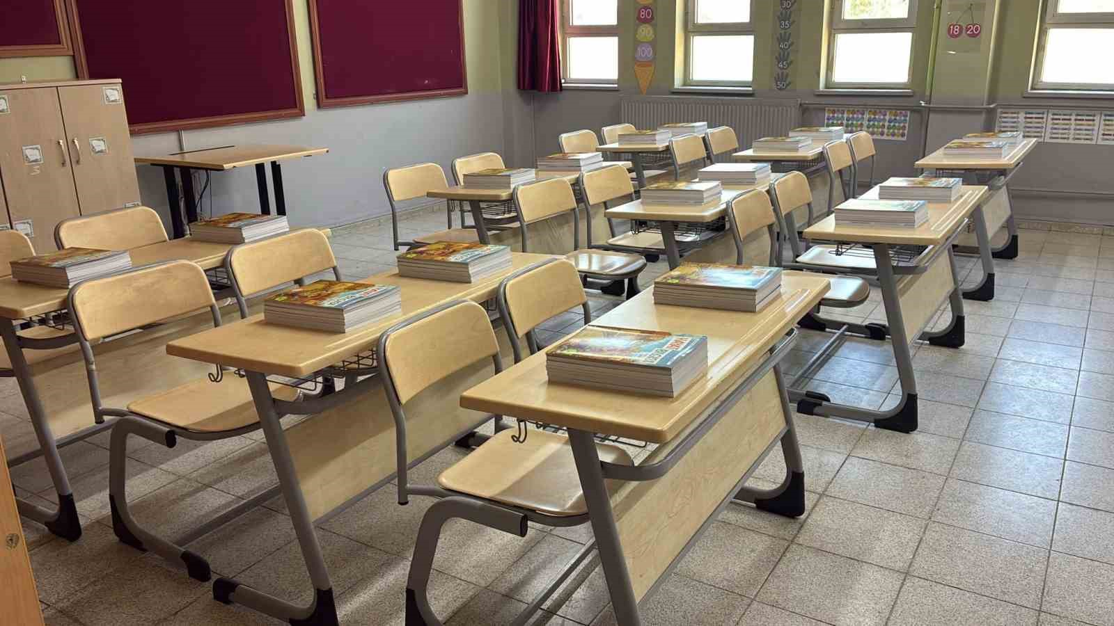 YATAĞAN’DA 120 BİN DERS KİTABI ÖĞRENCİLERİN SIRALARINDA HAZIR