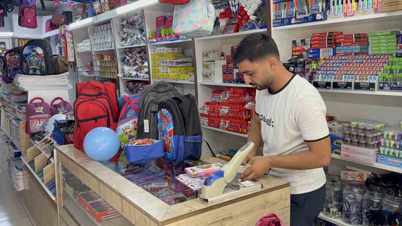 TATVAN’DA EĞİTİME ANLAMLI DESTEK: "ASKIDA KIRTASİYE" İLE ÇOCUKLARIN YÜZÜ GÜLÜYOR