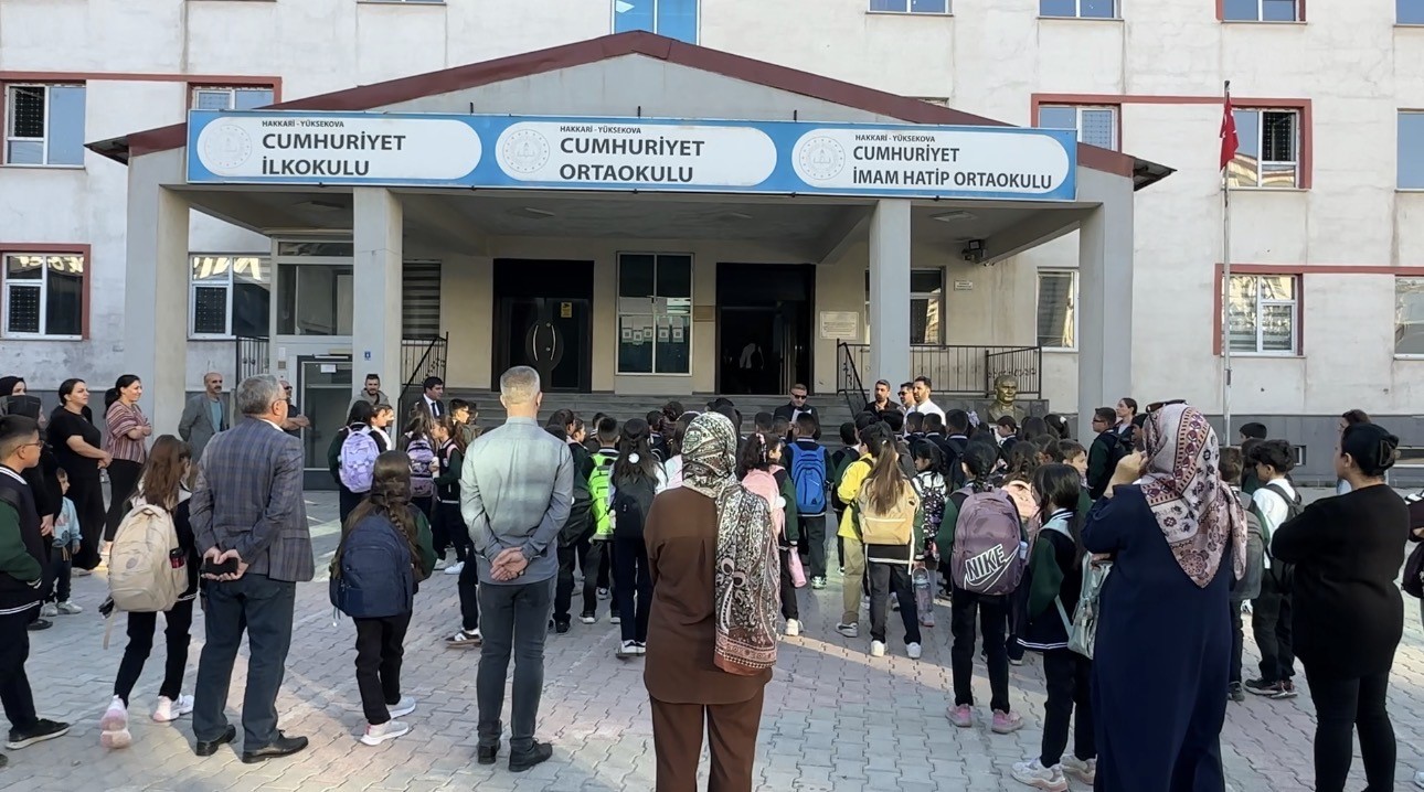YÜKSEKOVA’DA 30 BİN ÖĞRENCİ DERS BAŞI YAPTI
