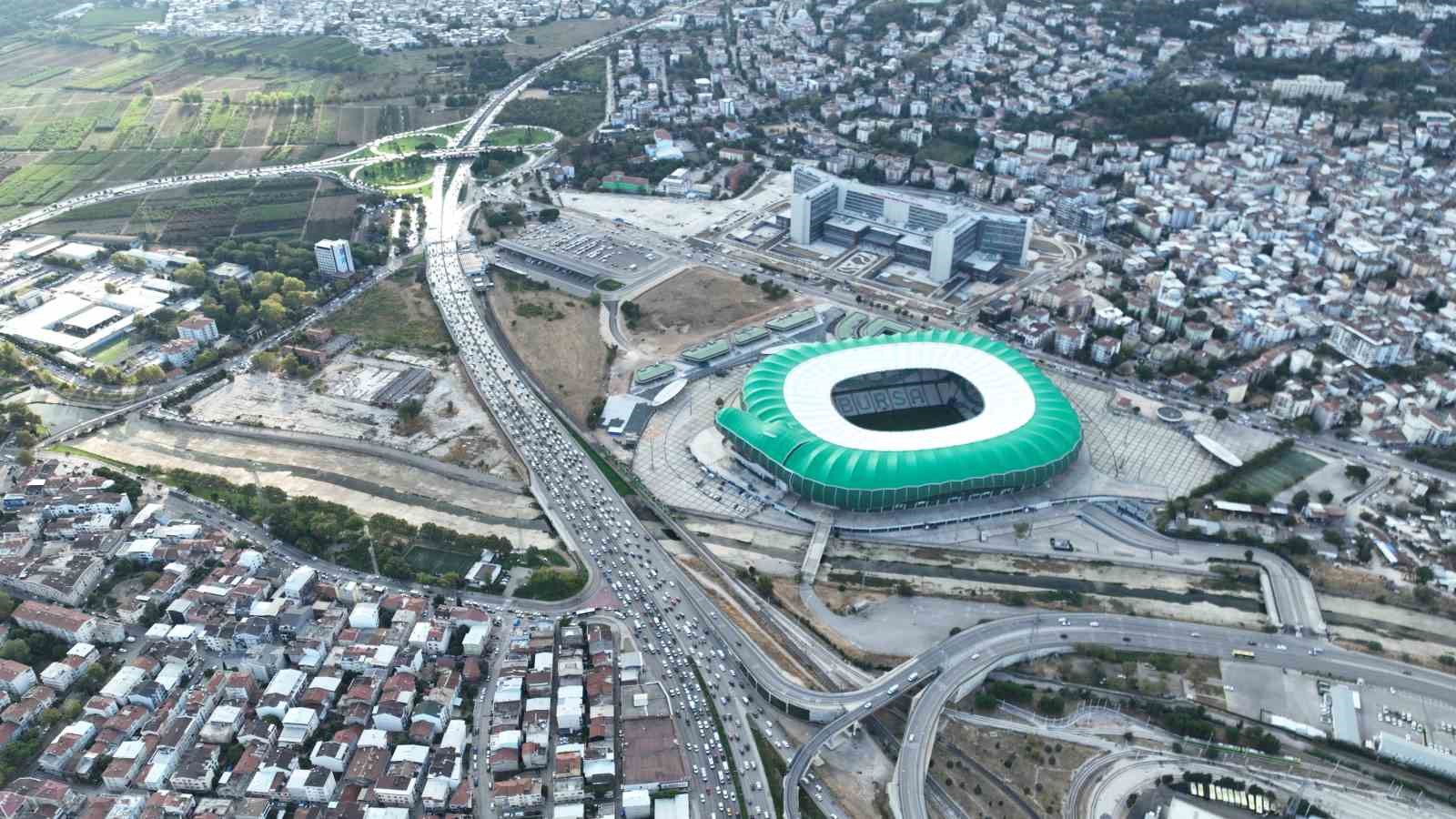 BURSA’DA OKULLAR AÇILDI, KORKULAN TRAFİK YOĞUNLUĞU OLUŞMADI