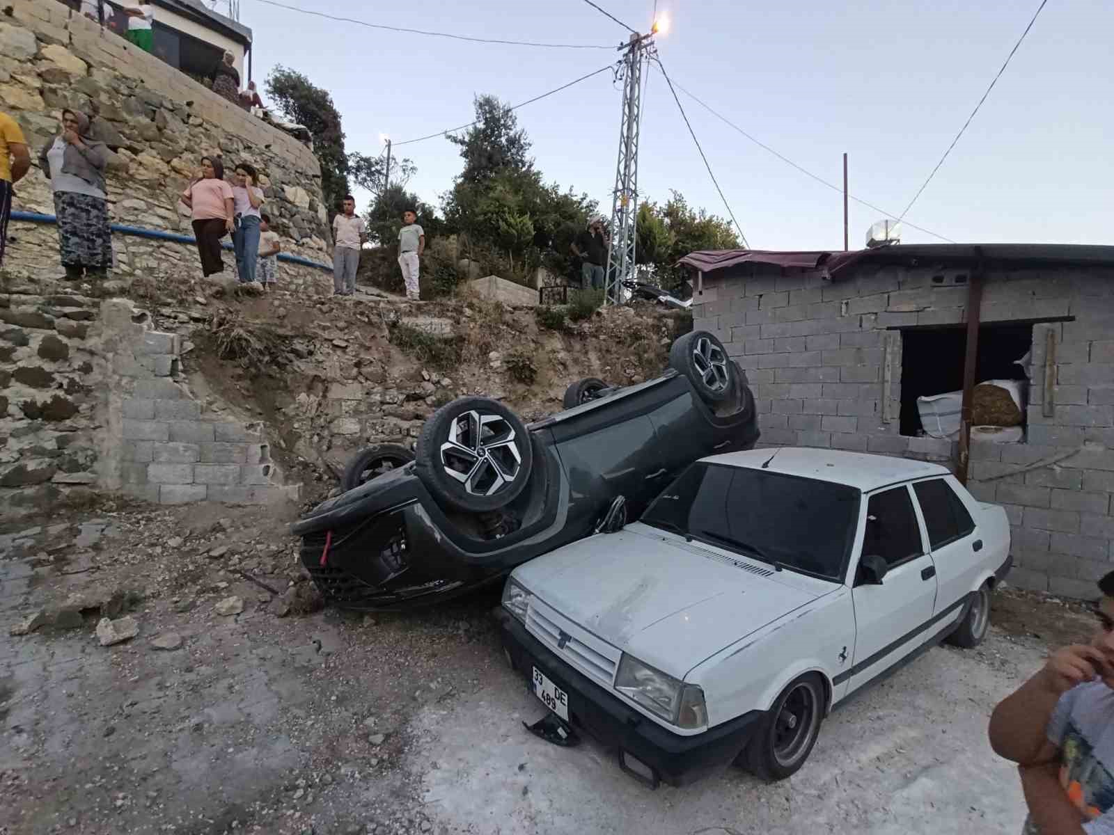 MAHALLELİYİ KORKUTAN YOKUŞTA 3 AYDA 2 ARAÇ EVİN BAHÇESİNE UÇTU