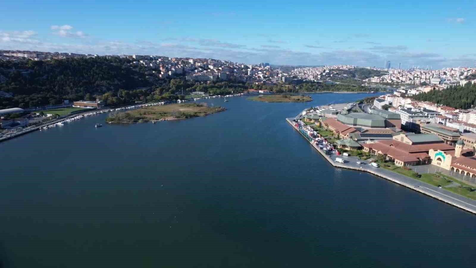 EYÜPSULTAN SAHİLİNDE VATANDAŞLARIN AĞIR KOKU ŞİKAYETİ